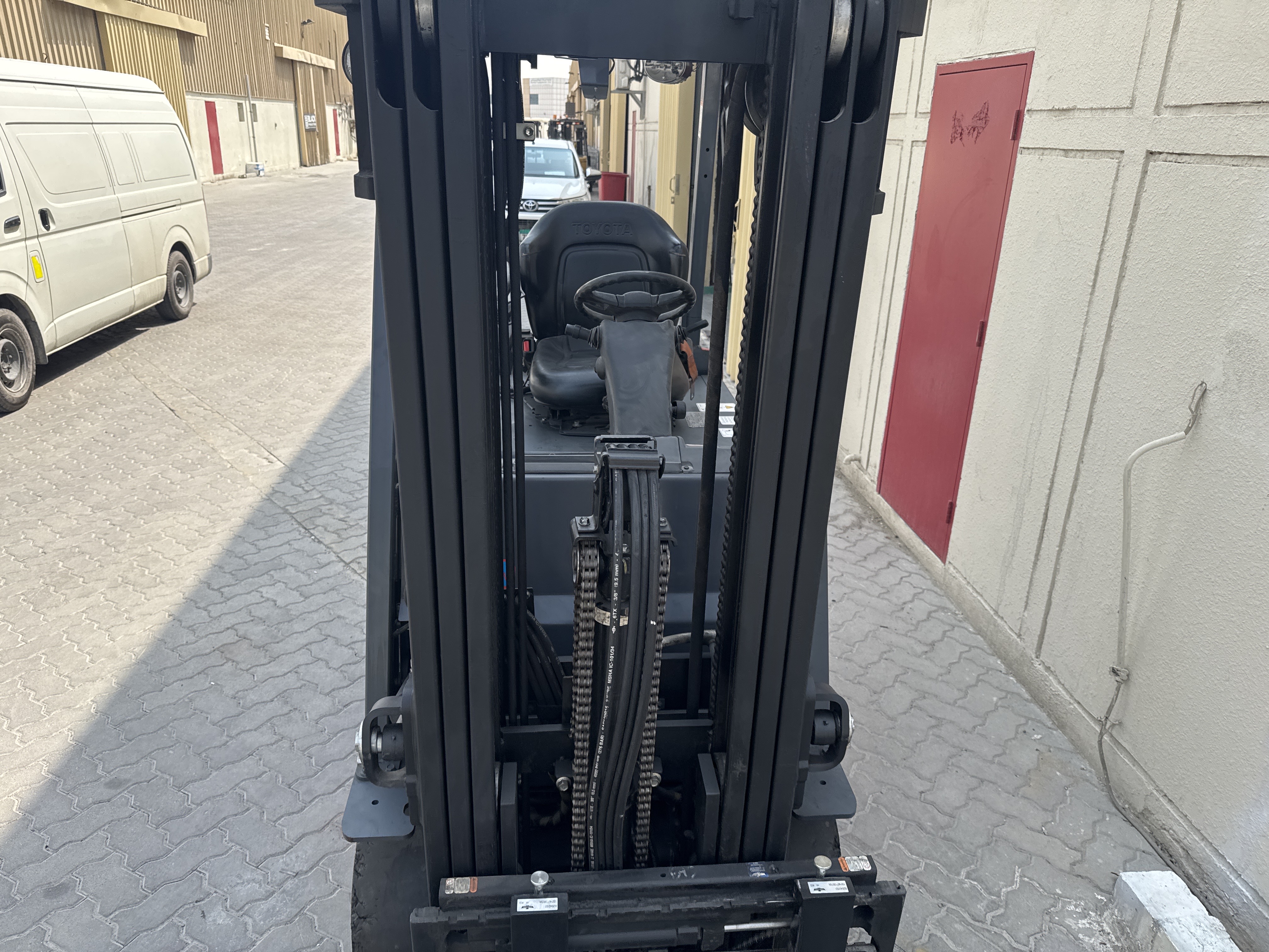 FLM-015-Toyota-8FBCU25-Forklifts-inspection-Chassis-Mast-1