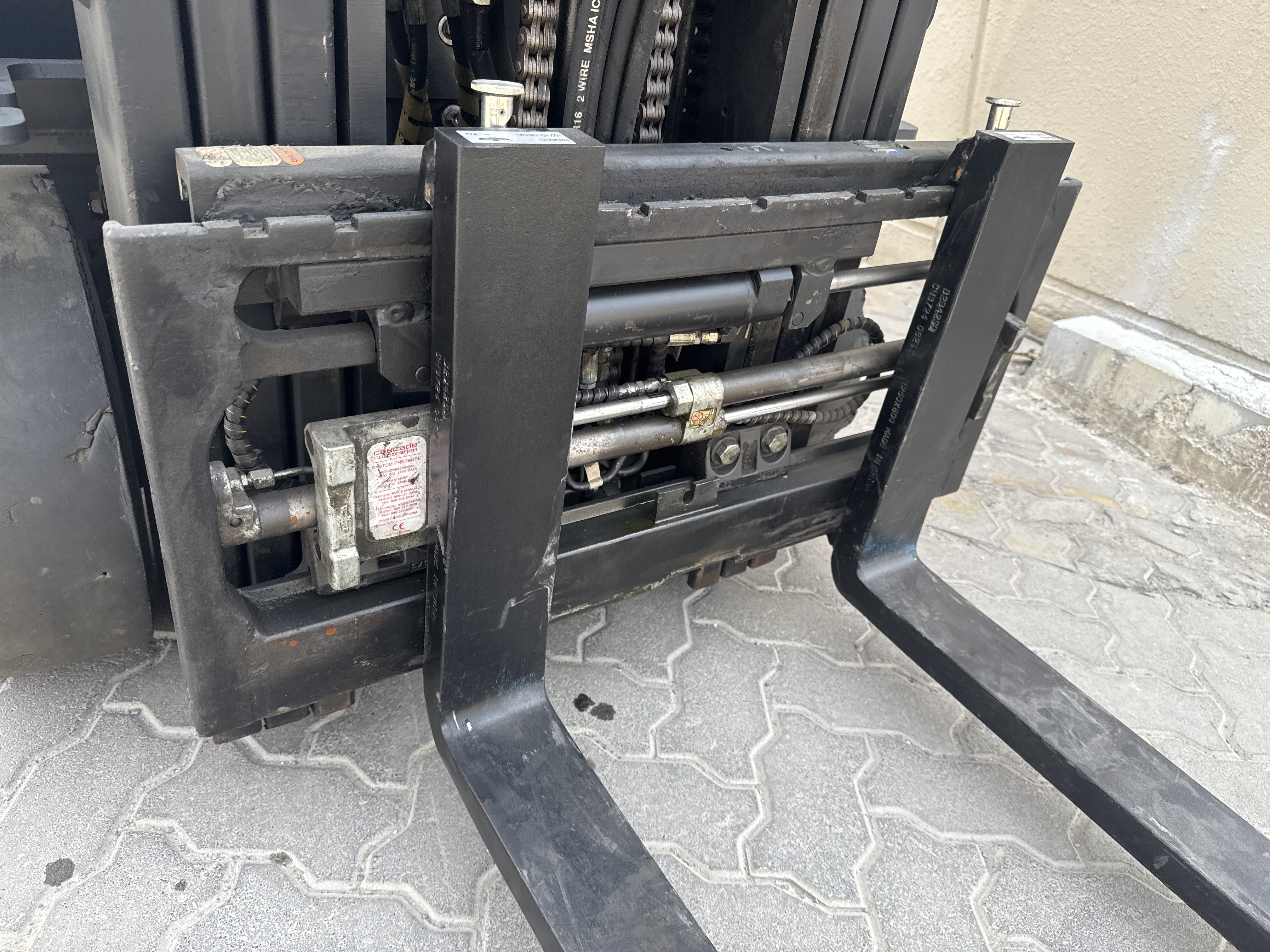 FLM-015-Toyota-8FBCU25-Forklifts-inspection-Chassis-Carriage-1