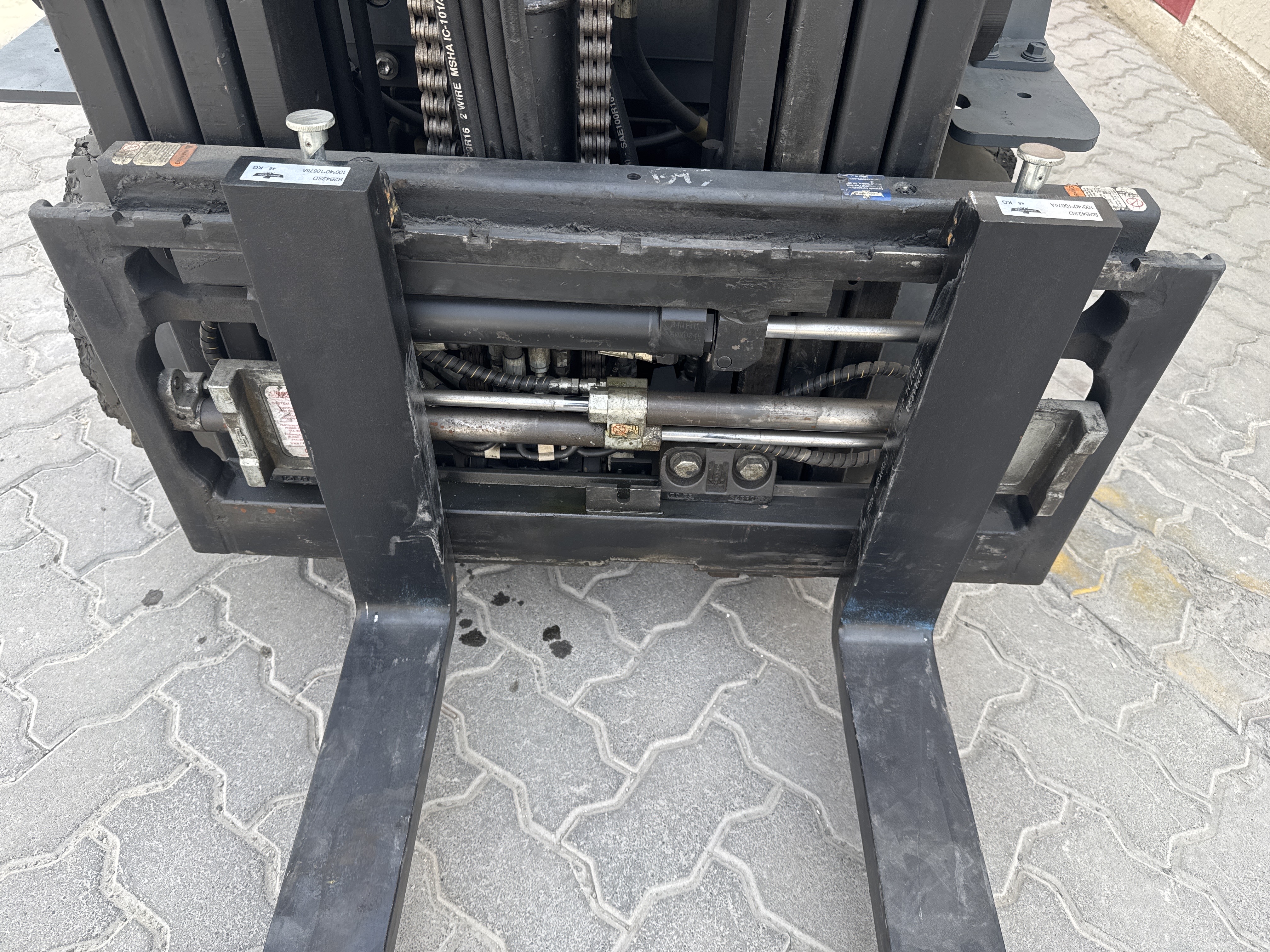 FLM-015-Toyota-8FBCU25-Forklifts-inspection-Chassis-Carriage-1