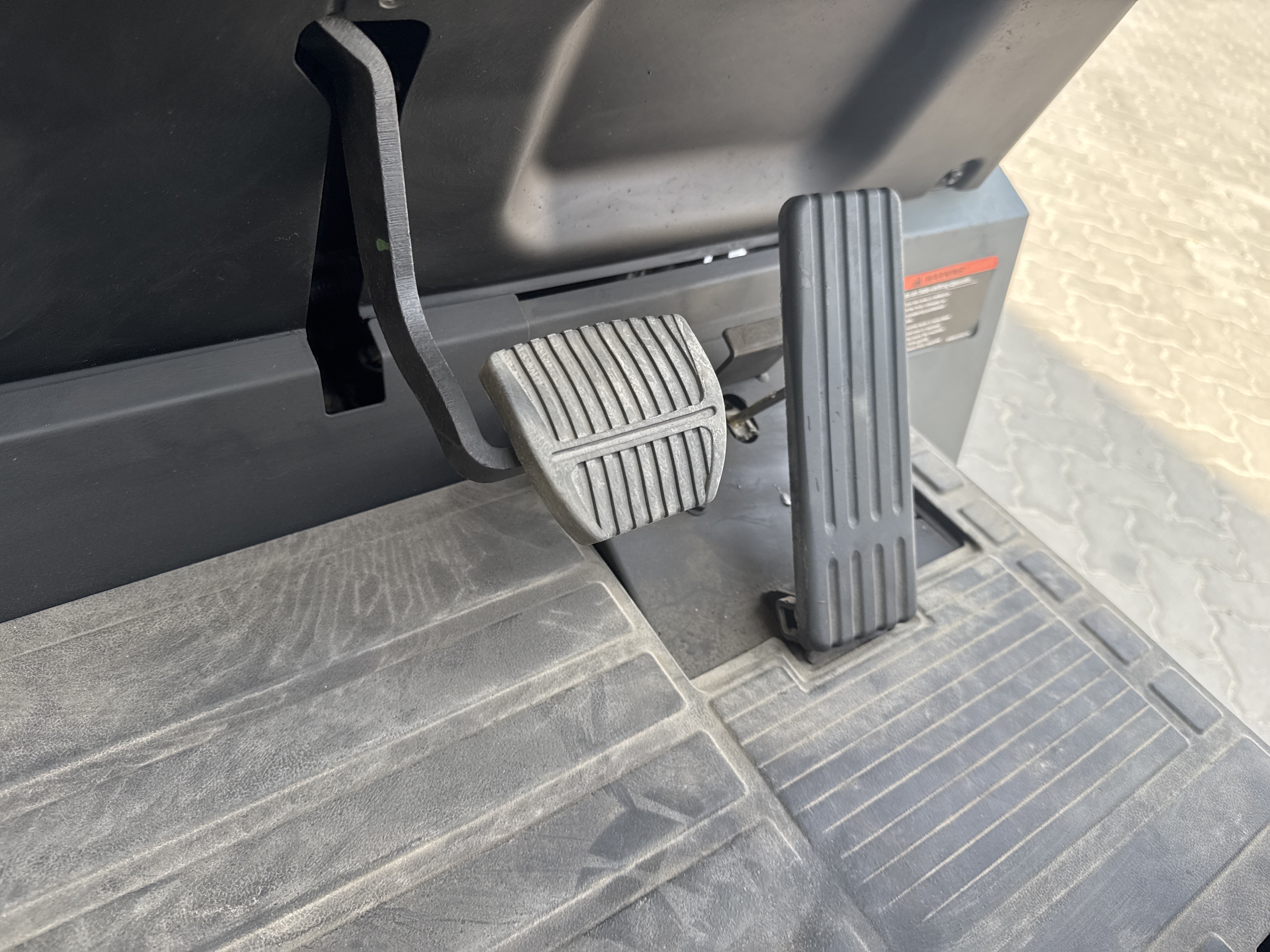 FLM-015-Toyota-8FBCU25-Forklifts-inspection-Cabin-Pedals-1