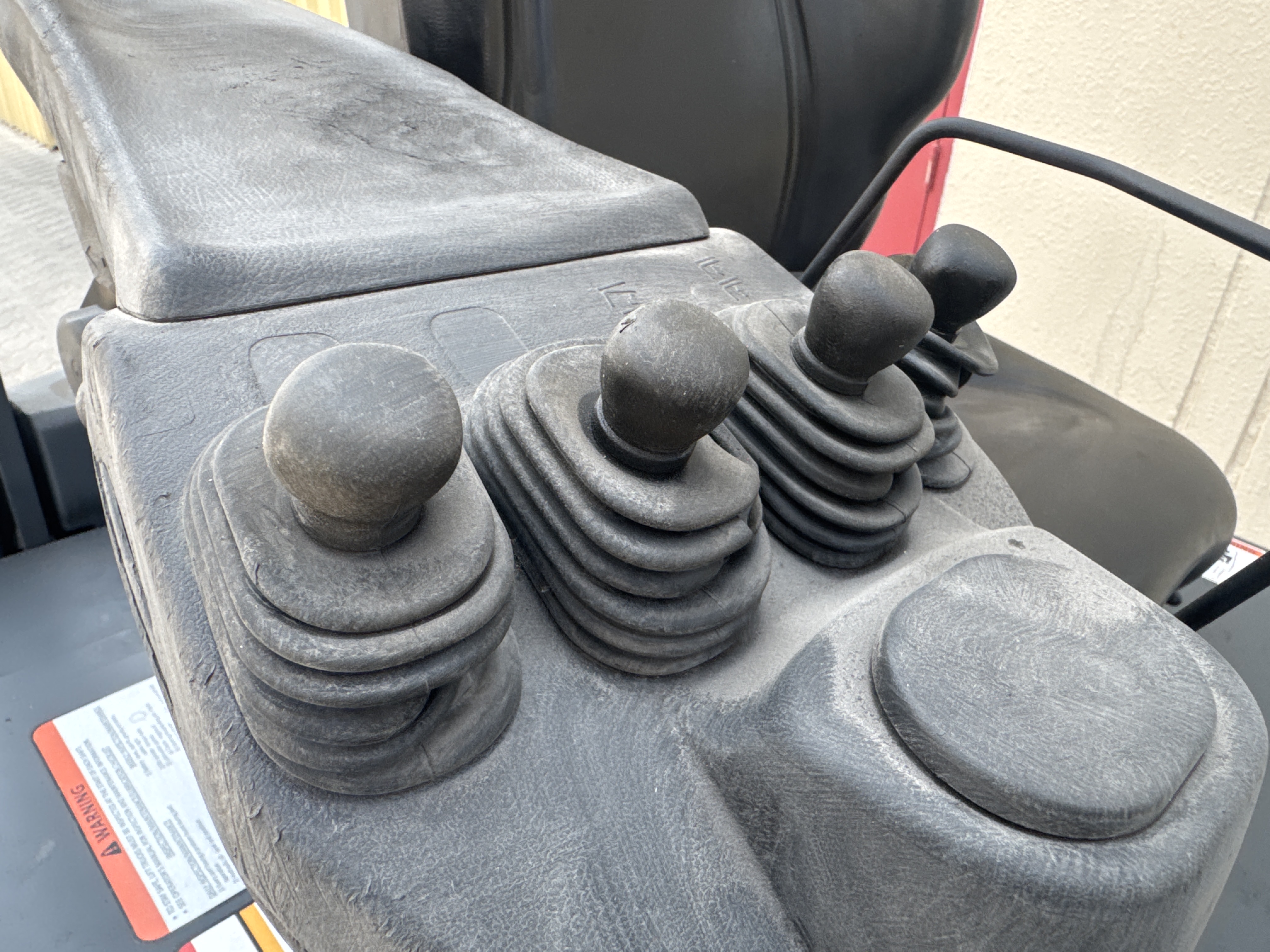 FLM-015-Toyota-8FBCU25-Forklifts-inspection-Cabin-Joysticks-1