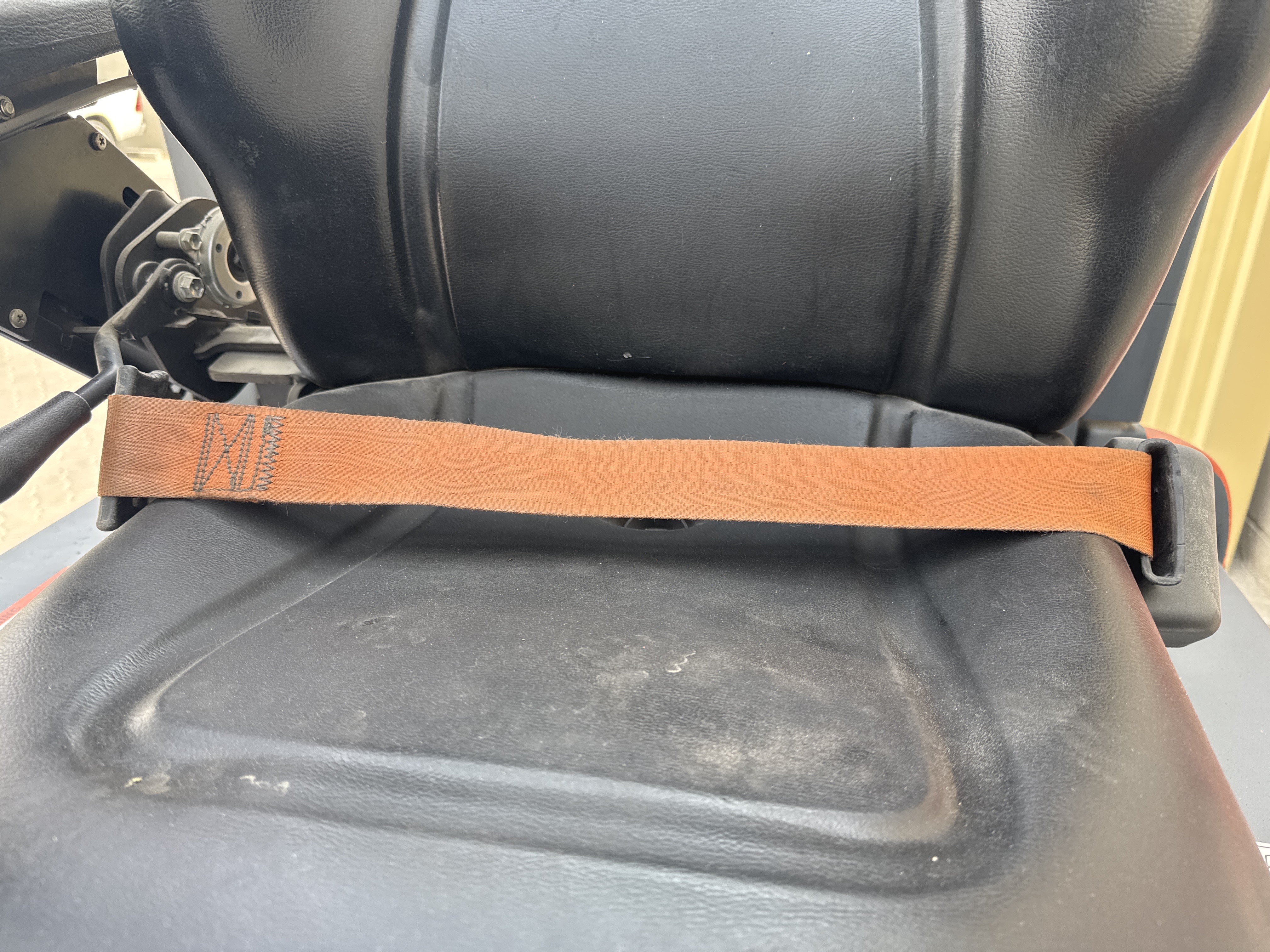FLM-015-Toyota-8FBCU25-Forklifts-inspection-Safety-Seat-belts-1