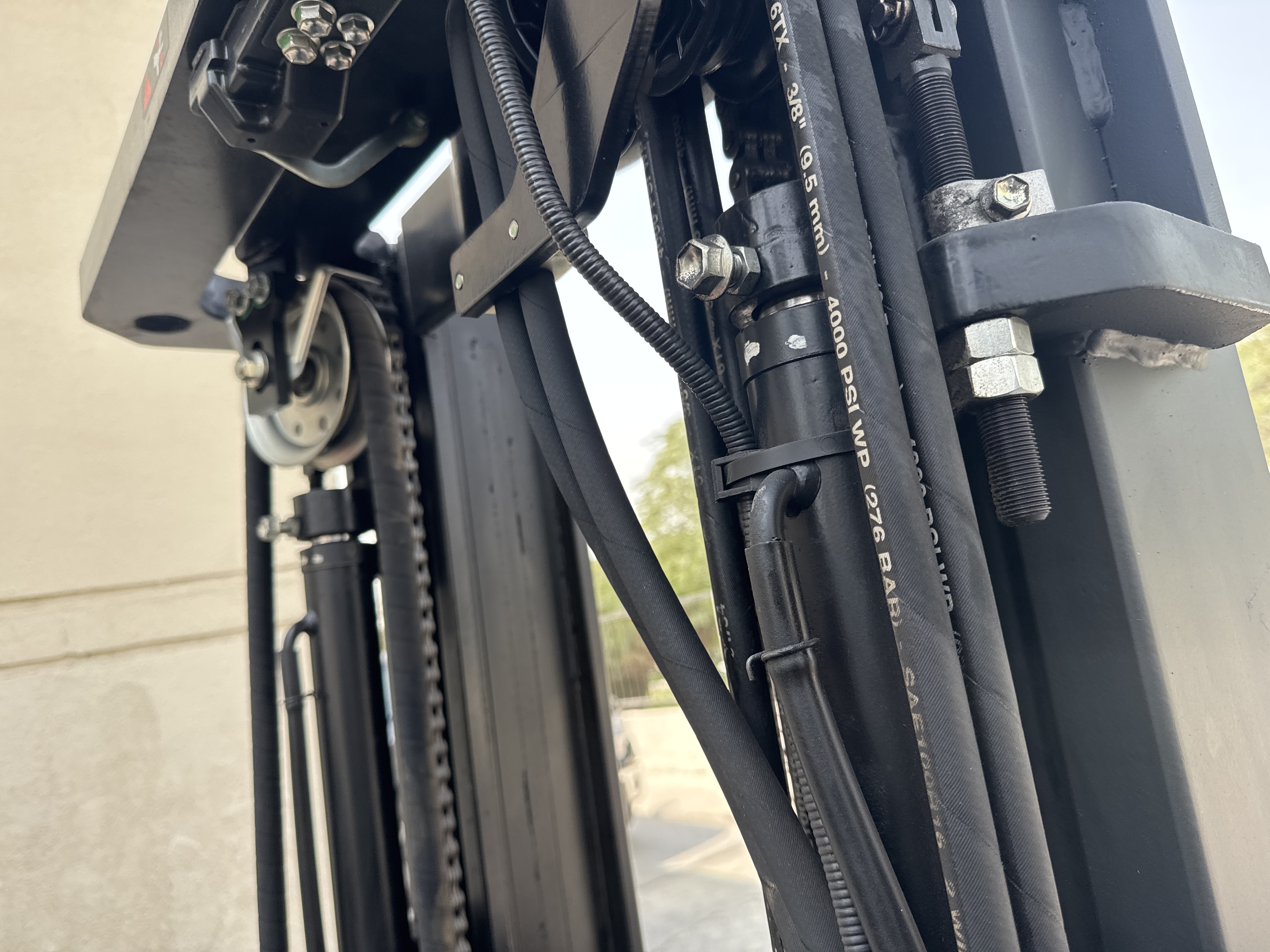 FLM-015-Toyota-8FBCU25-Forklifts-inspection-Hydraulics-Lift-cylinders-1