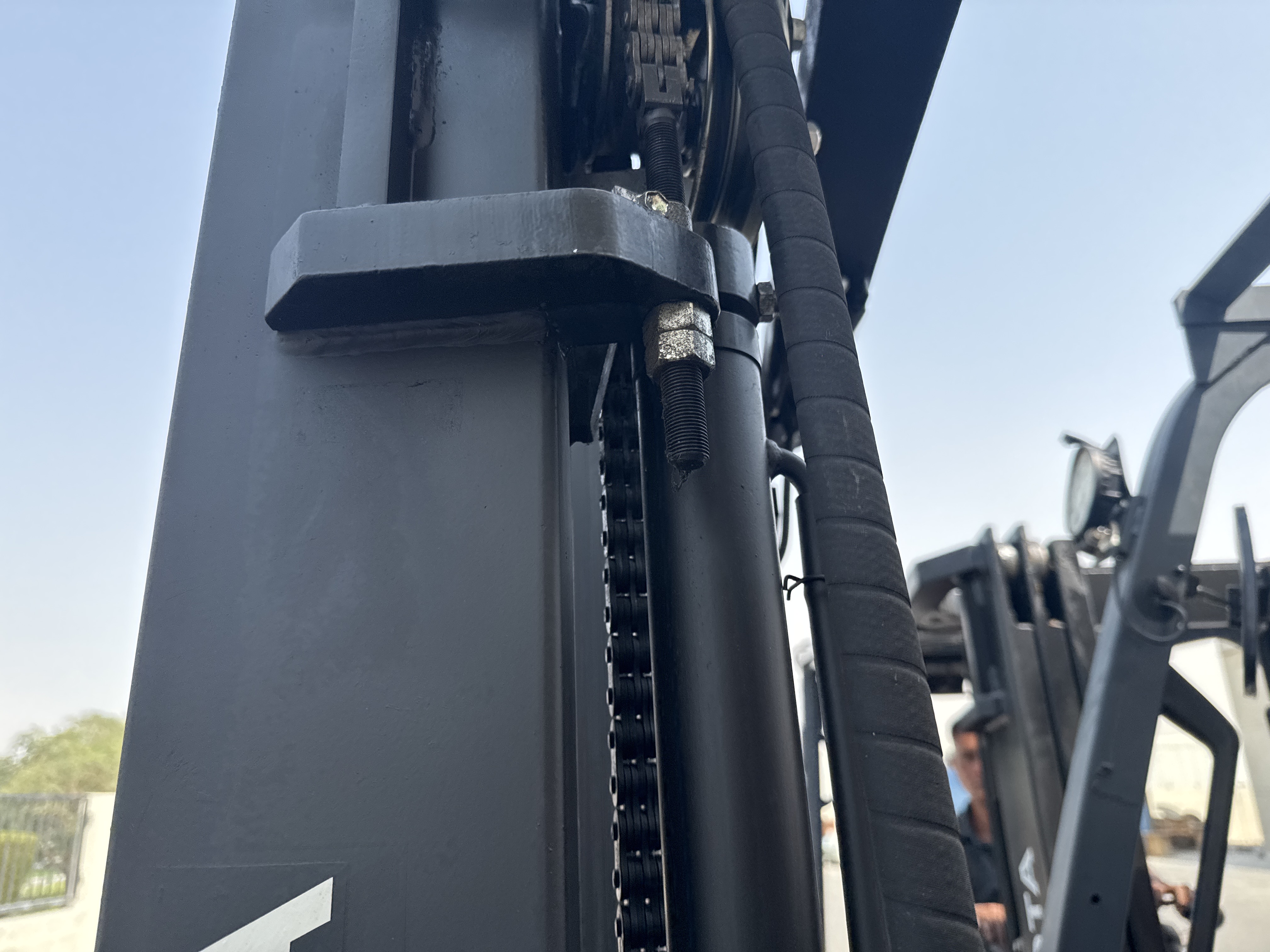 FLM-015-Toyota-8FBCU25-Forklifts-inspection-Hydraulics-Lift-cylinders-1