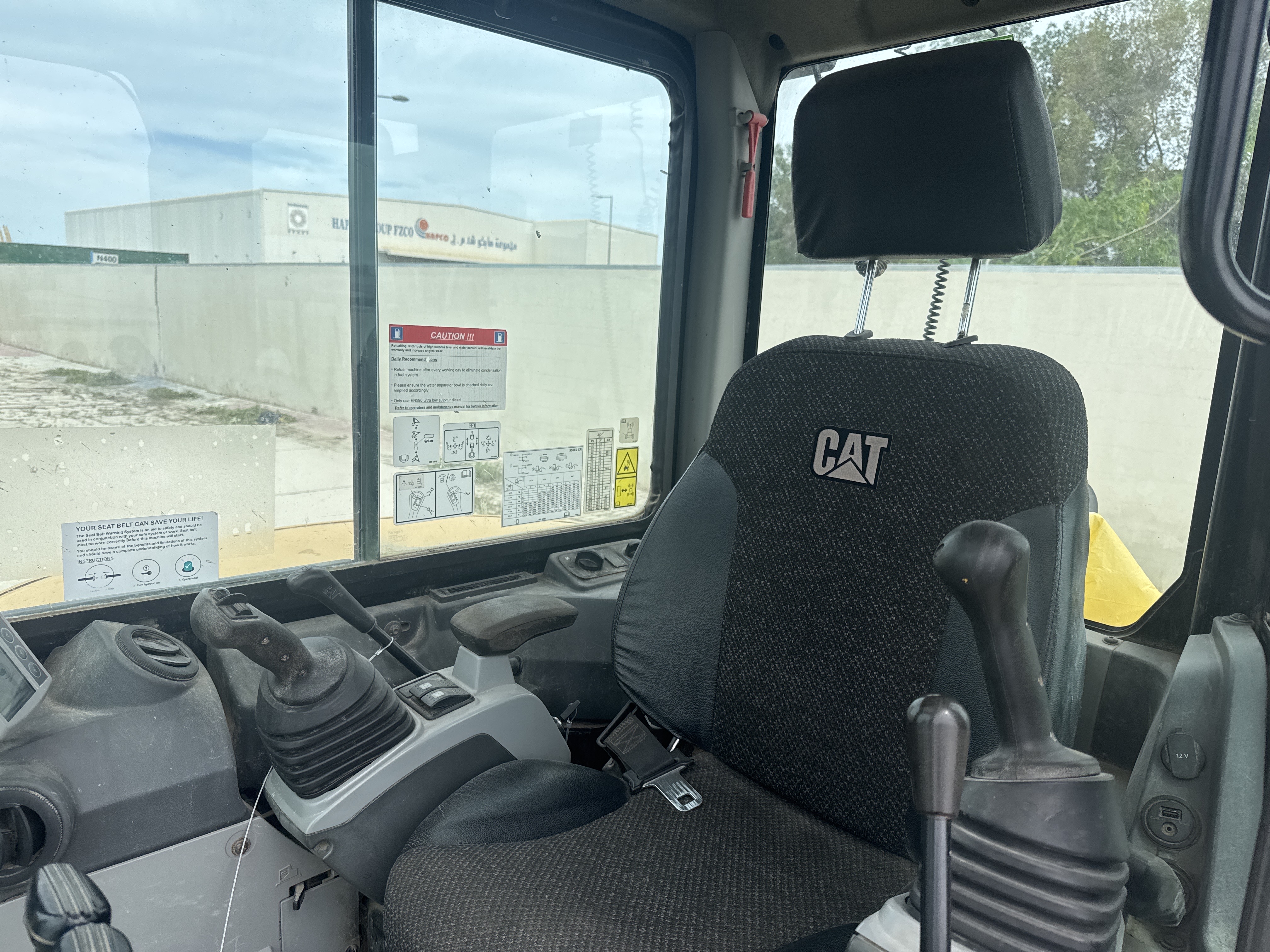 MNX-021-Cat-305E2-Mini-excavators-inspection-Cabin-Seats/armrests-1