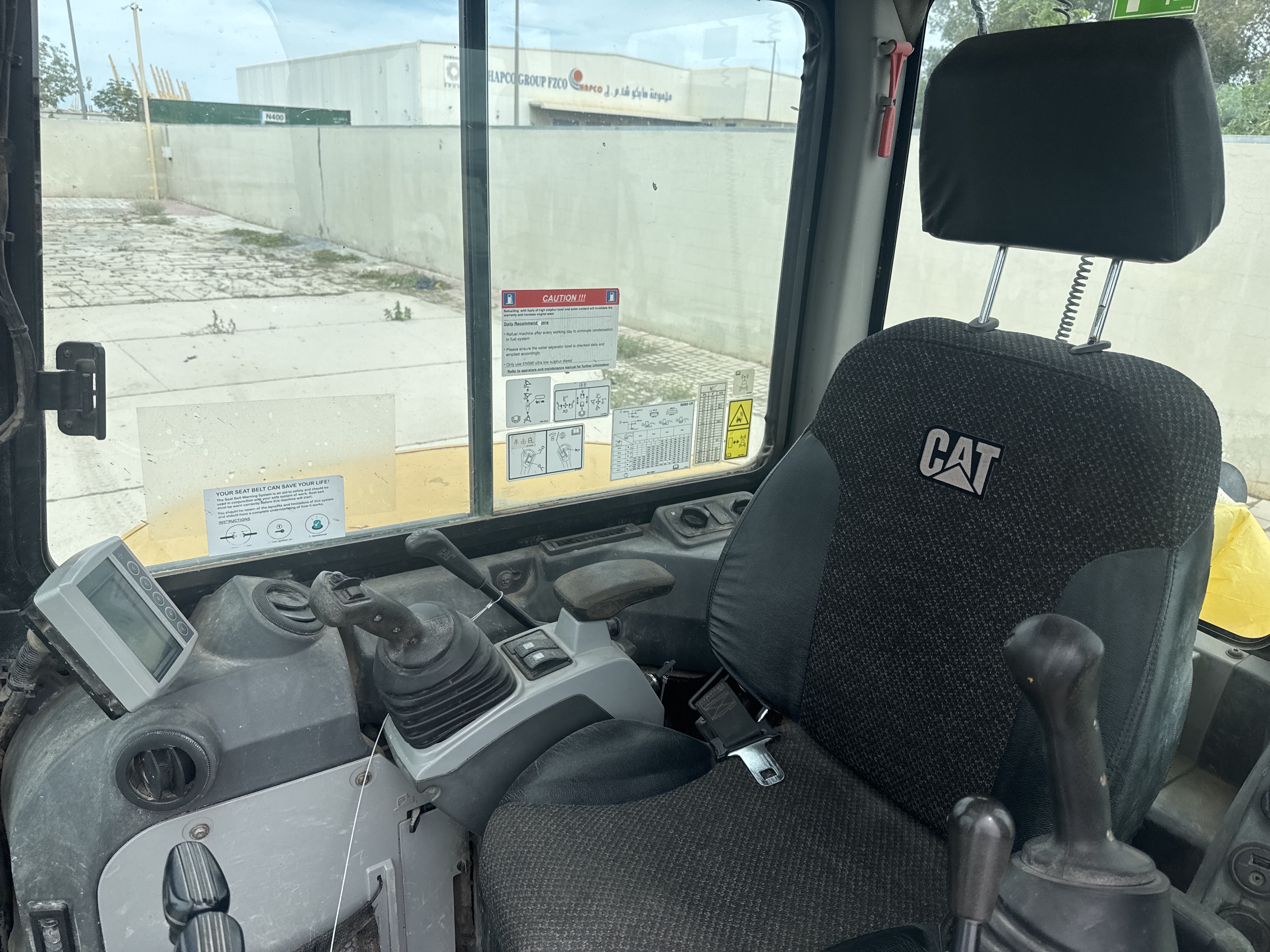 MNX-021-Cat-305E2-Mini-excavators-inspection-Cabin-Seats/armrests-1