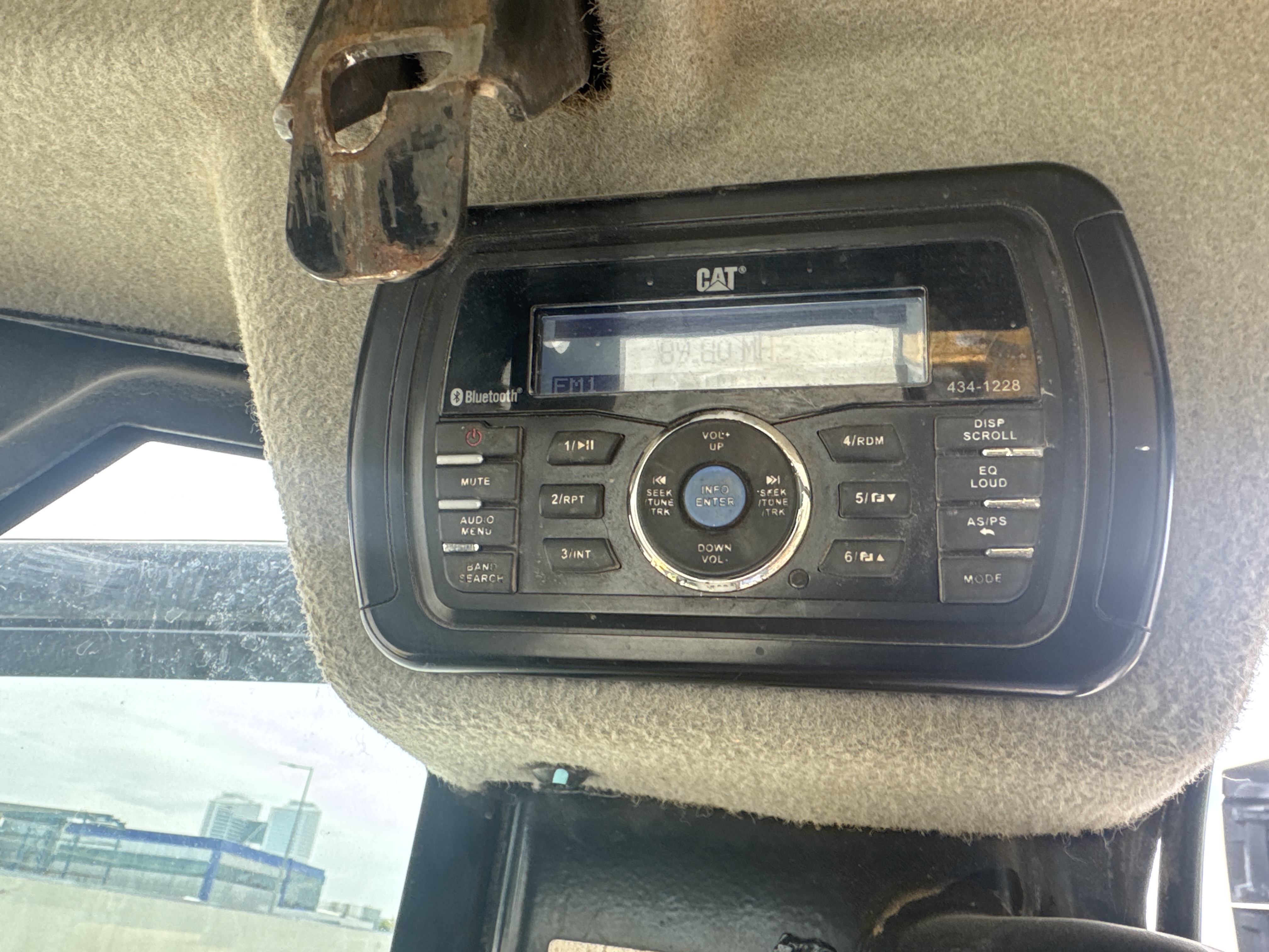 MNX-021-Cat-305E2-Mini-excavators-inspection-Cabin-Radio-1