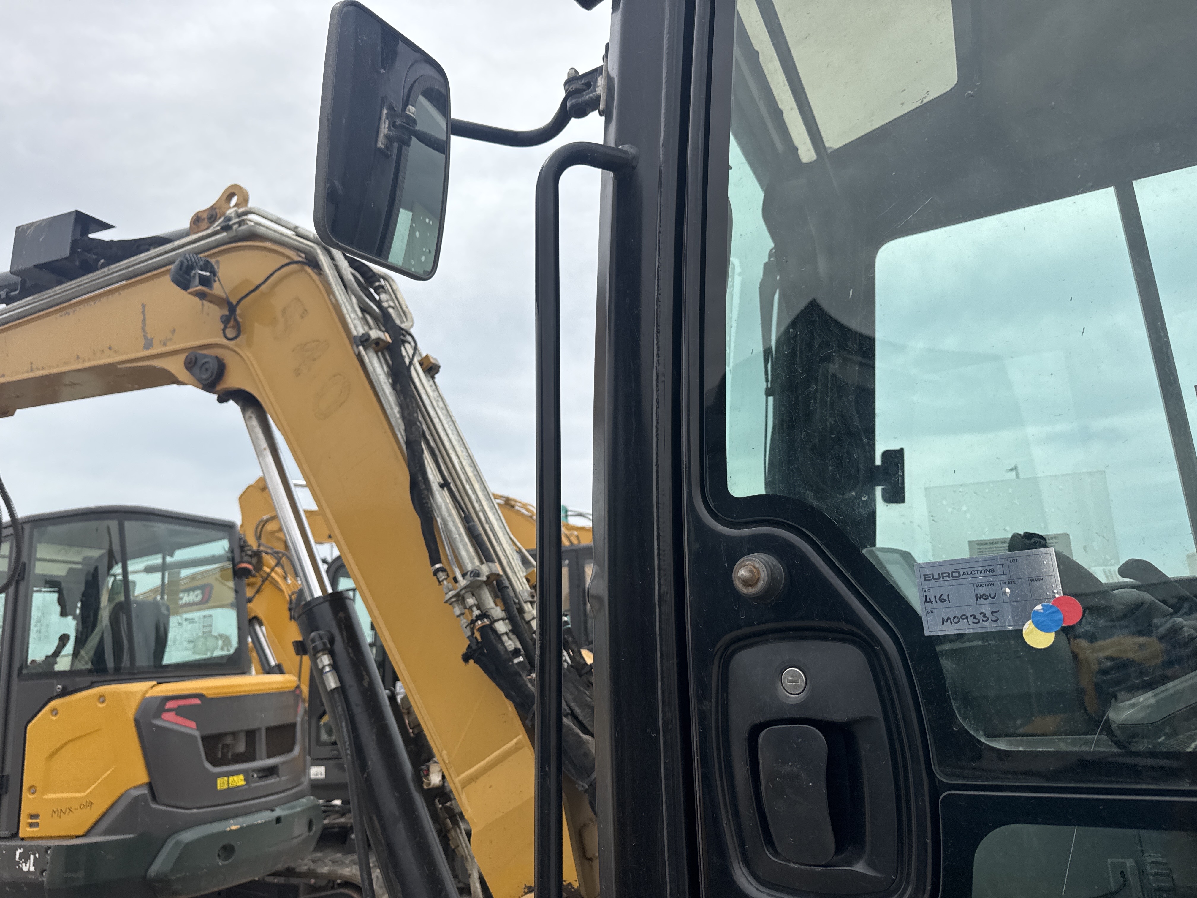 MNX-021-Cat-305E2-Mini-excavators-inspection-Structure-Handrails-1