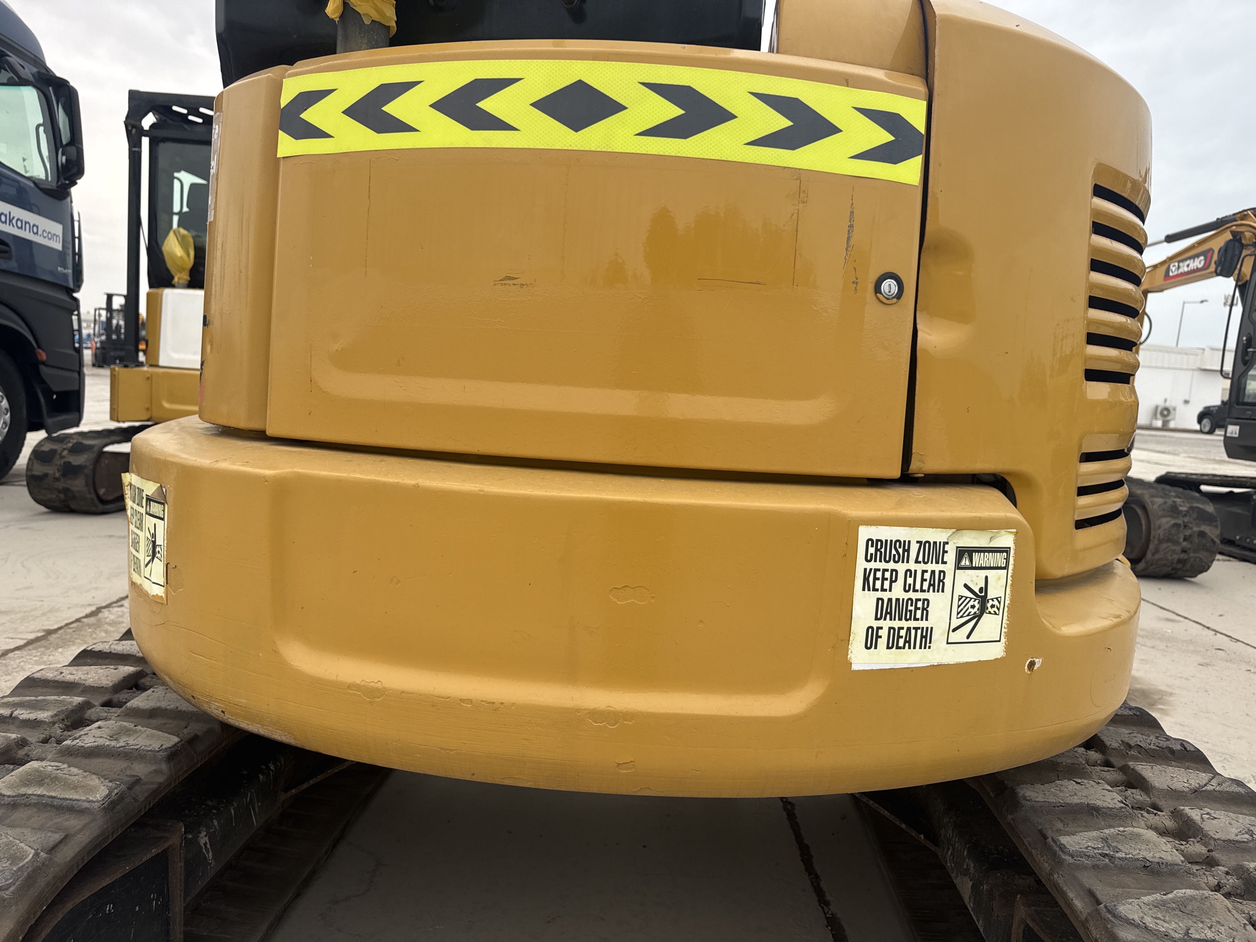 MNX-021-Cat-305E2-Mini-excavators-inspection-Structure-Paint-1