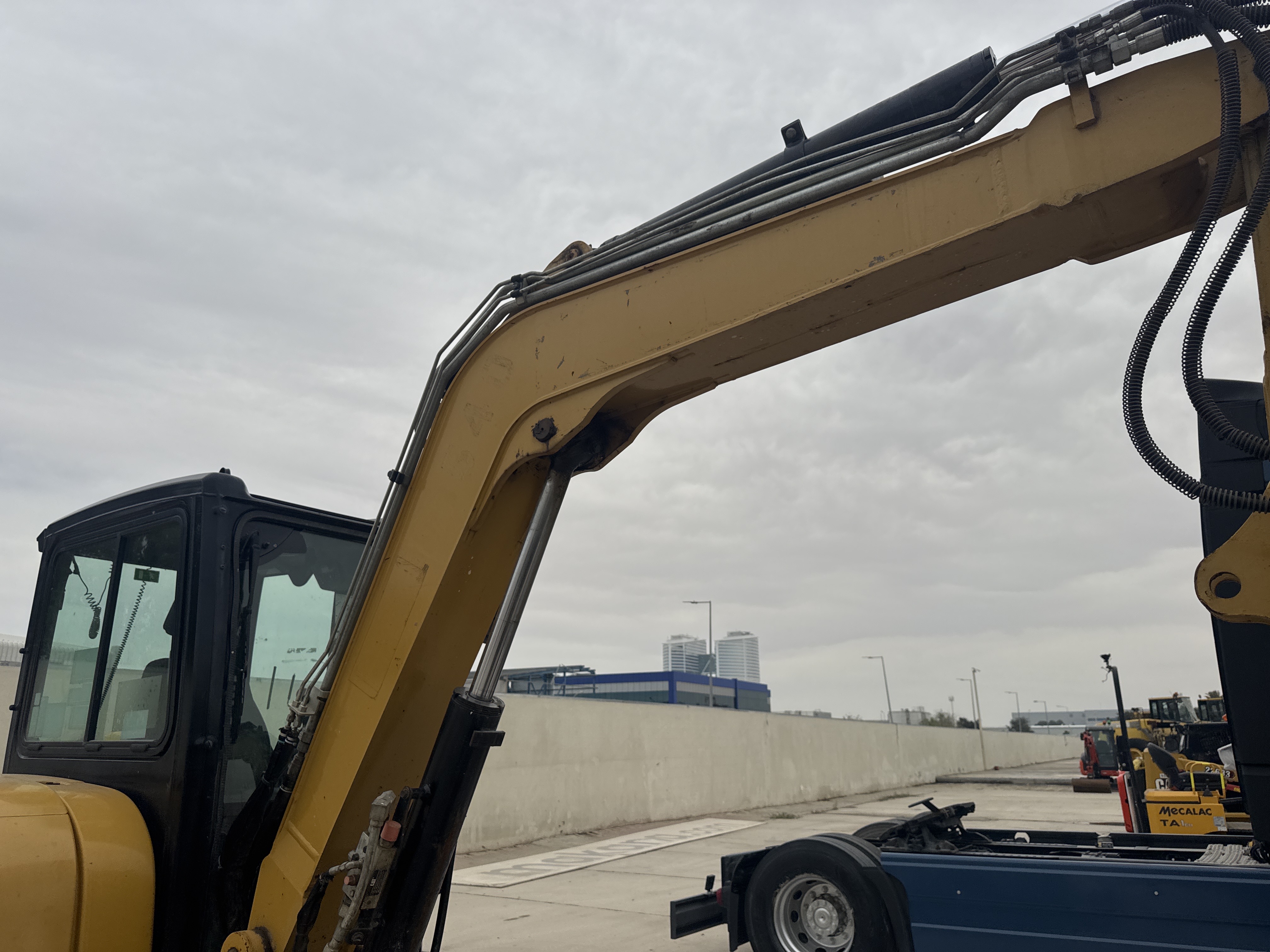 MNX-021-Cat-305E2-Mini-excavators-inspection-Chassis-Boom-1