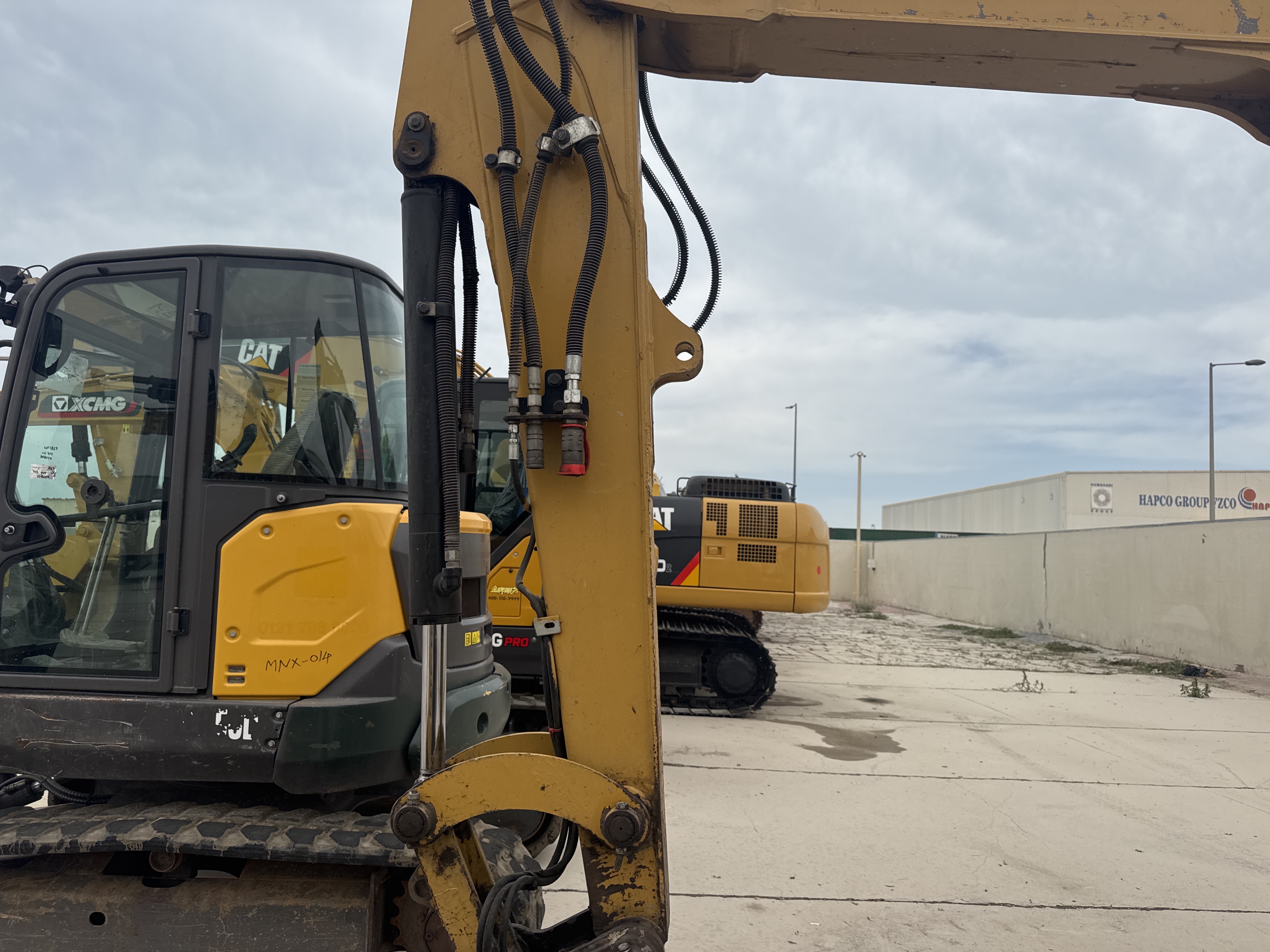 MNX-021-Cat-305E2-Mini-excavators-inspection-Chassis-Stick-1