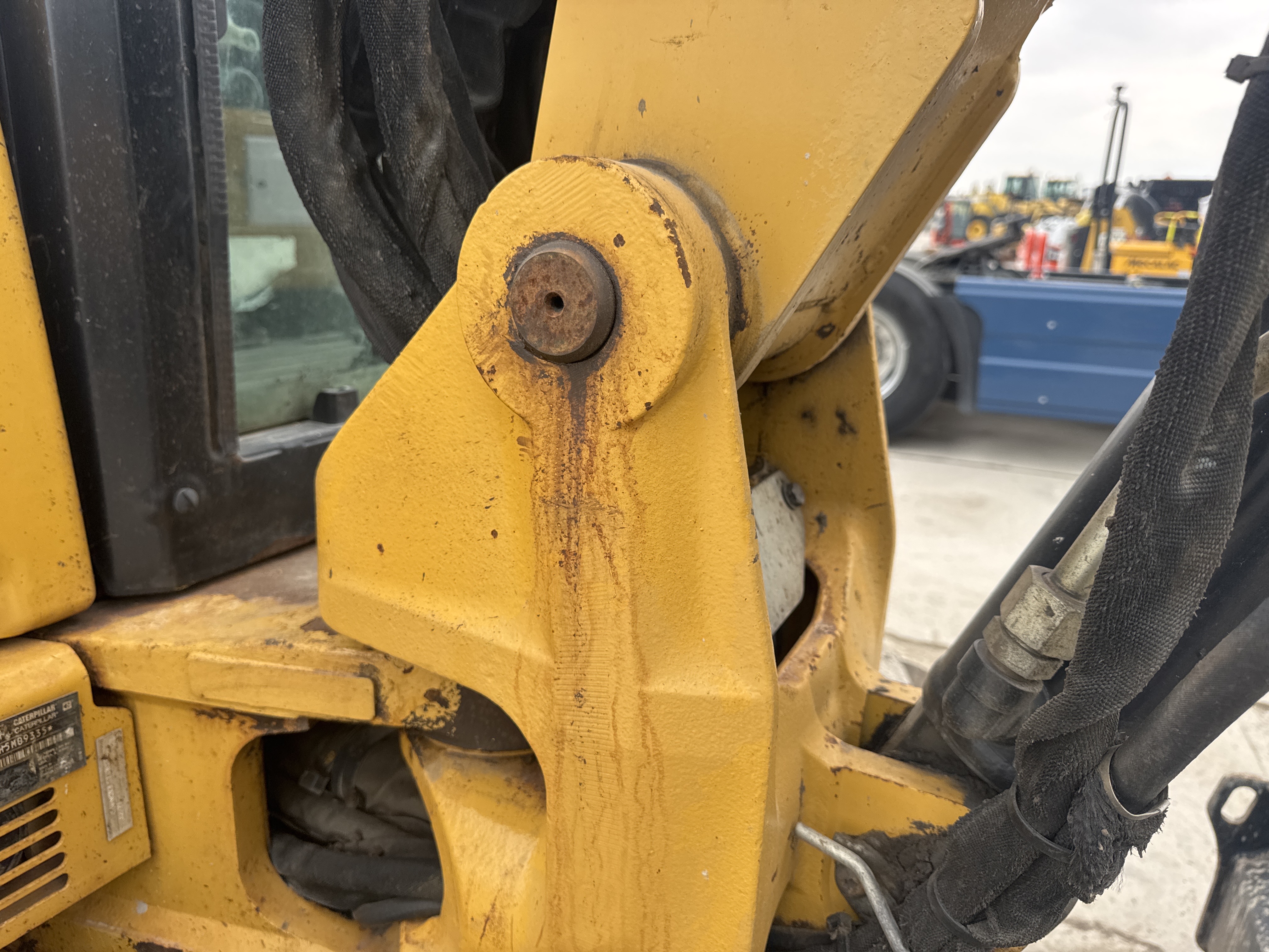 MNX-021-Cat-305E2-Mini-excavators-inspection-Chassis-Boom-base-pin-and-bushings-1