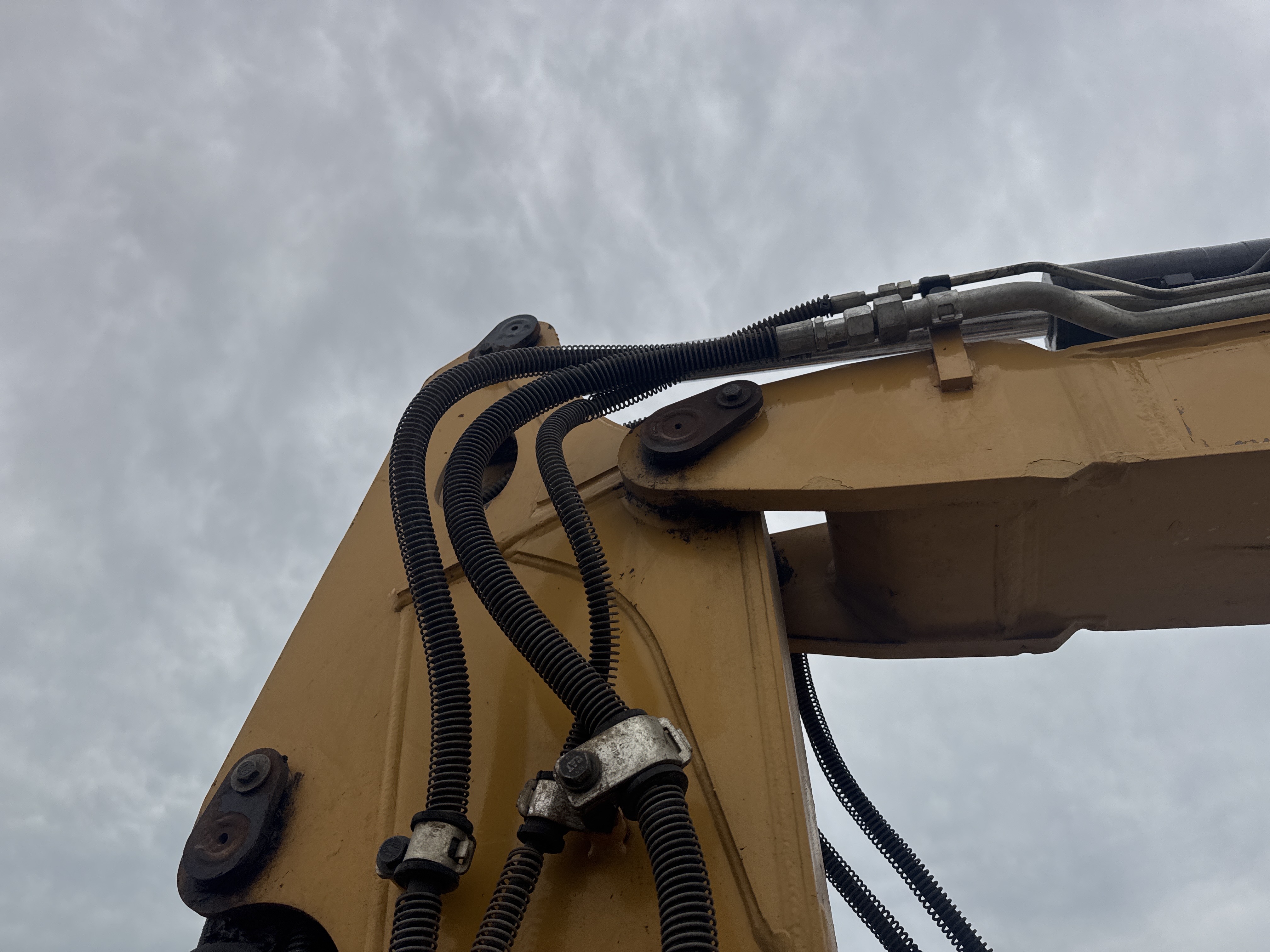 MNX-021-Cat-305E2-Mini-excavators-inspection-Chassis-Pin-and-bushings-boom-to-stick-1