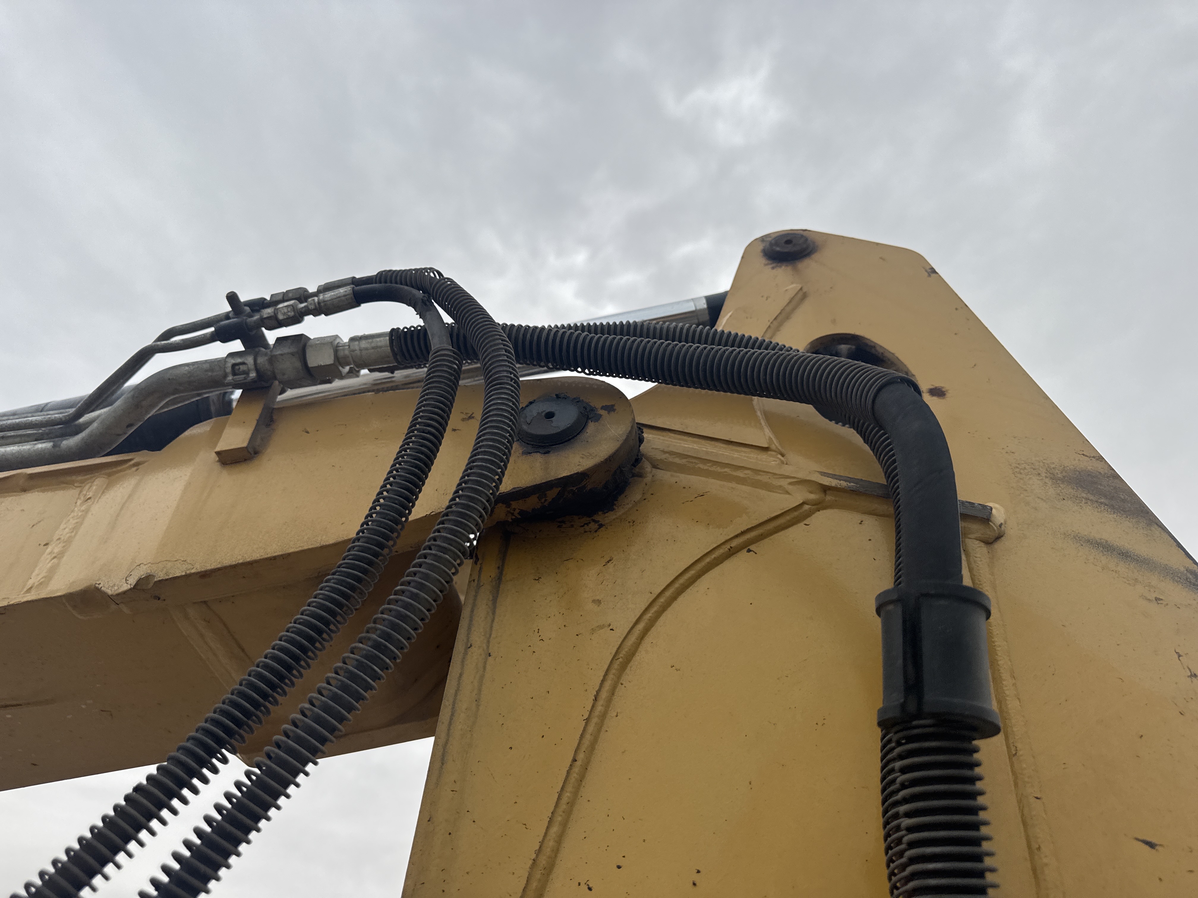 MNX-021-Cat-305E2-Mini-excavators-inspection-Chassis-Pin-and-bushings-boom-to-stick-1