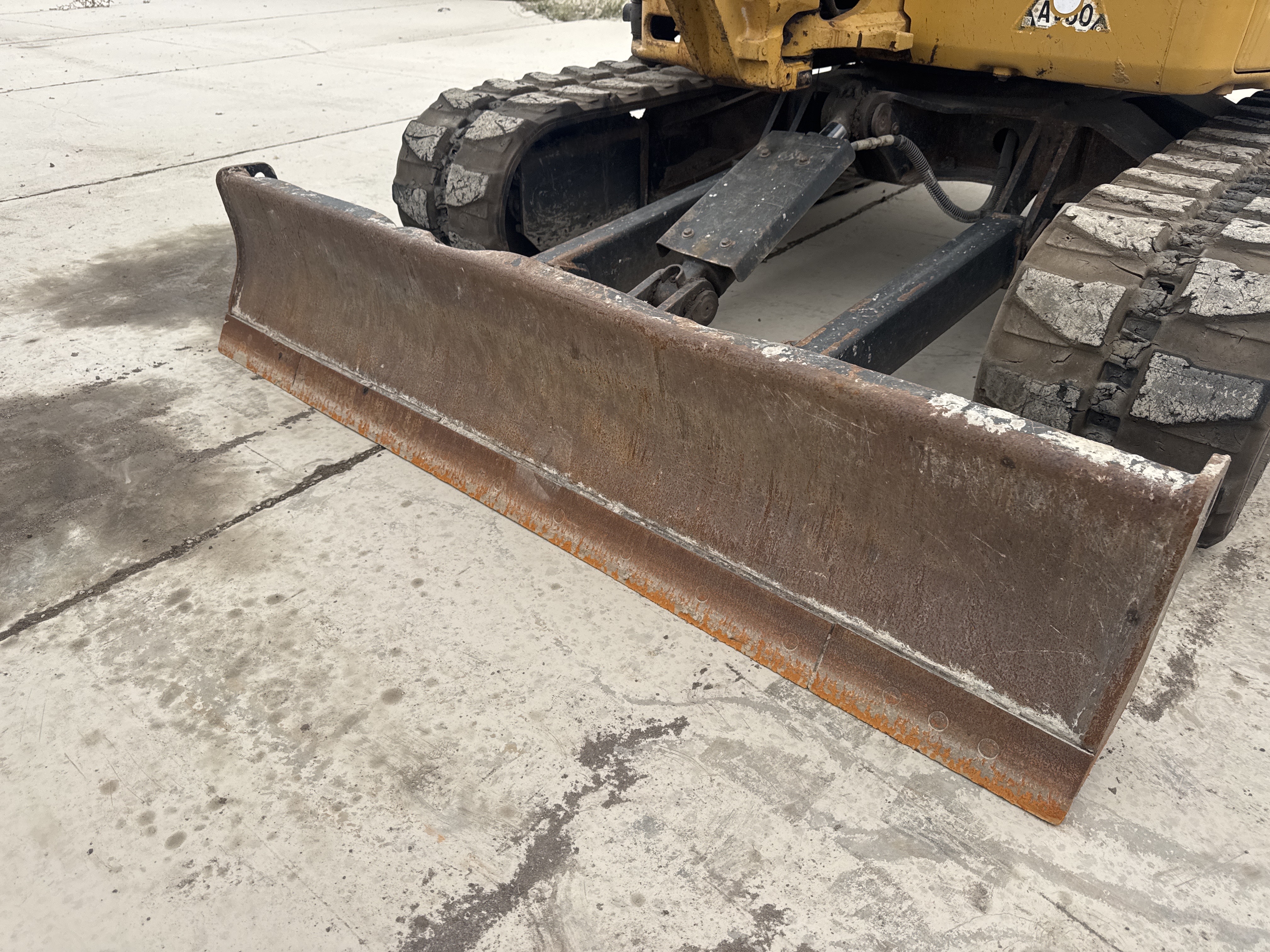 MNX-021-Cat-305E2-Mini-excavators-inspection-Chassis-Dozer-blade-1