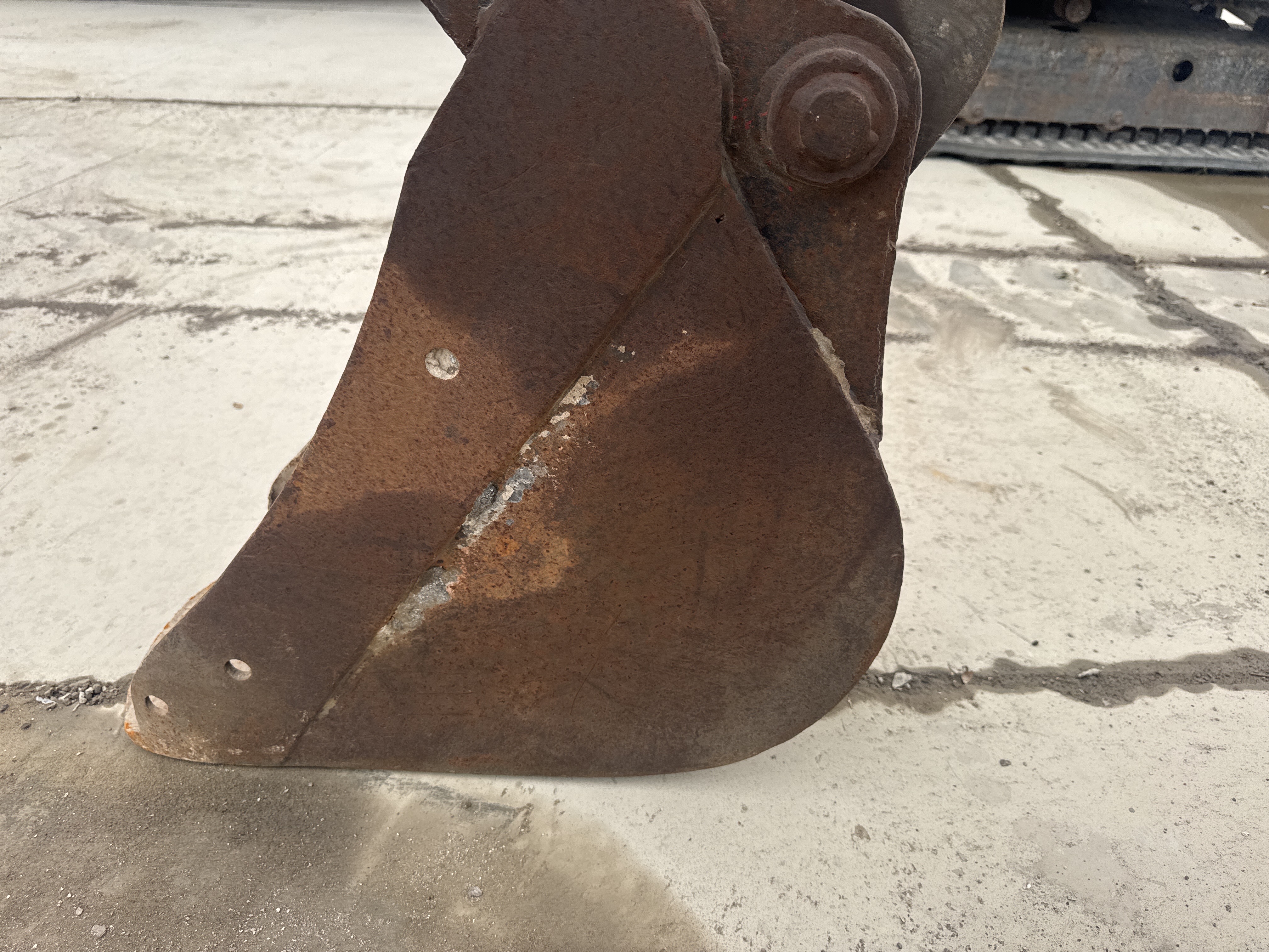 MNX-021-Cat-305E2-Mini-excavators-inspection-Attachment-Excavator-bucket-1