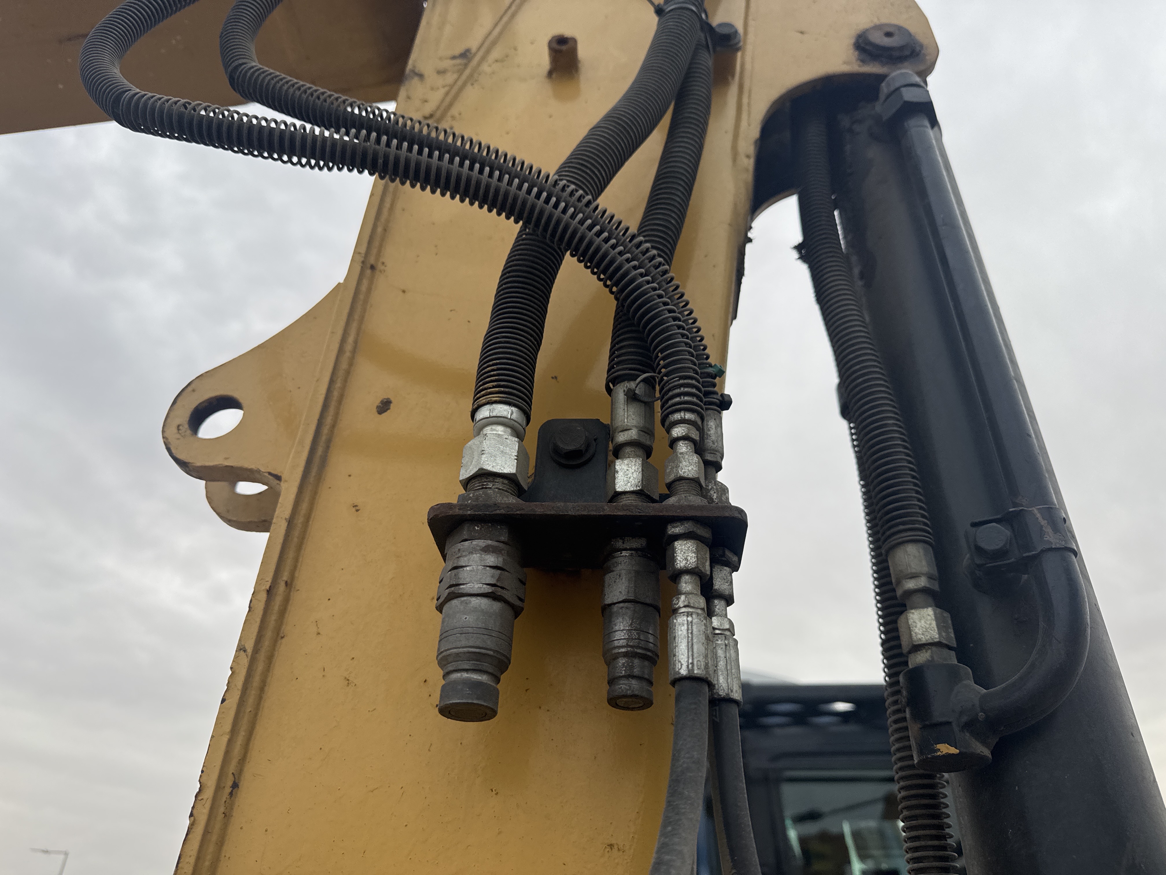 MNX-021-Cat-305E2-Mini-excavators-inspection-Hydraulics-Attachment-piping-1