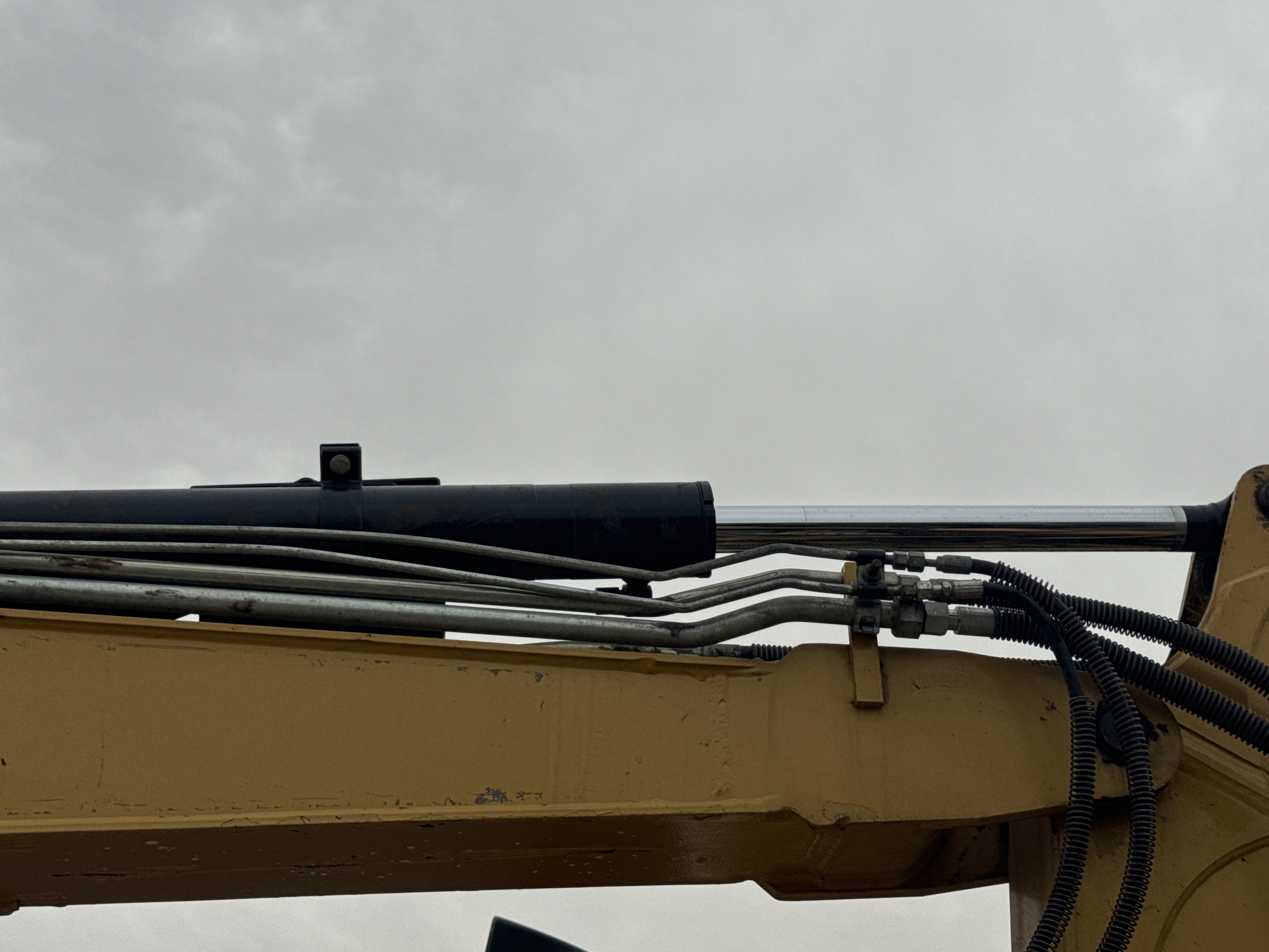 MNX-021-Cat-305E2-Mini-excavators-inspection-Hydraulics-Stick-cylinder-1