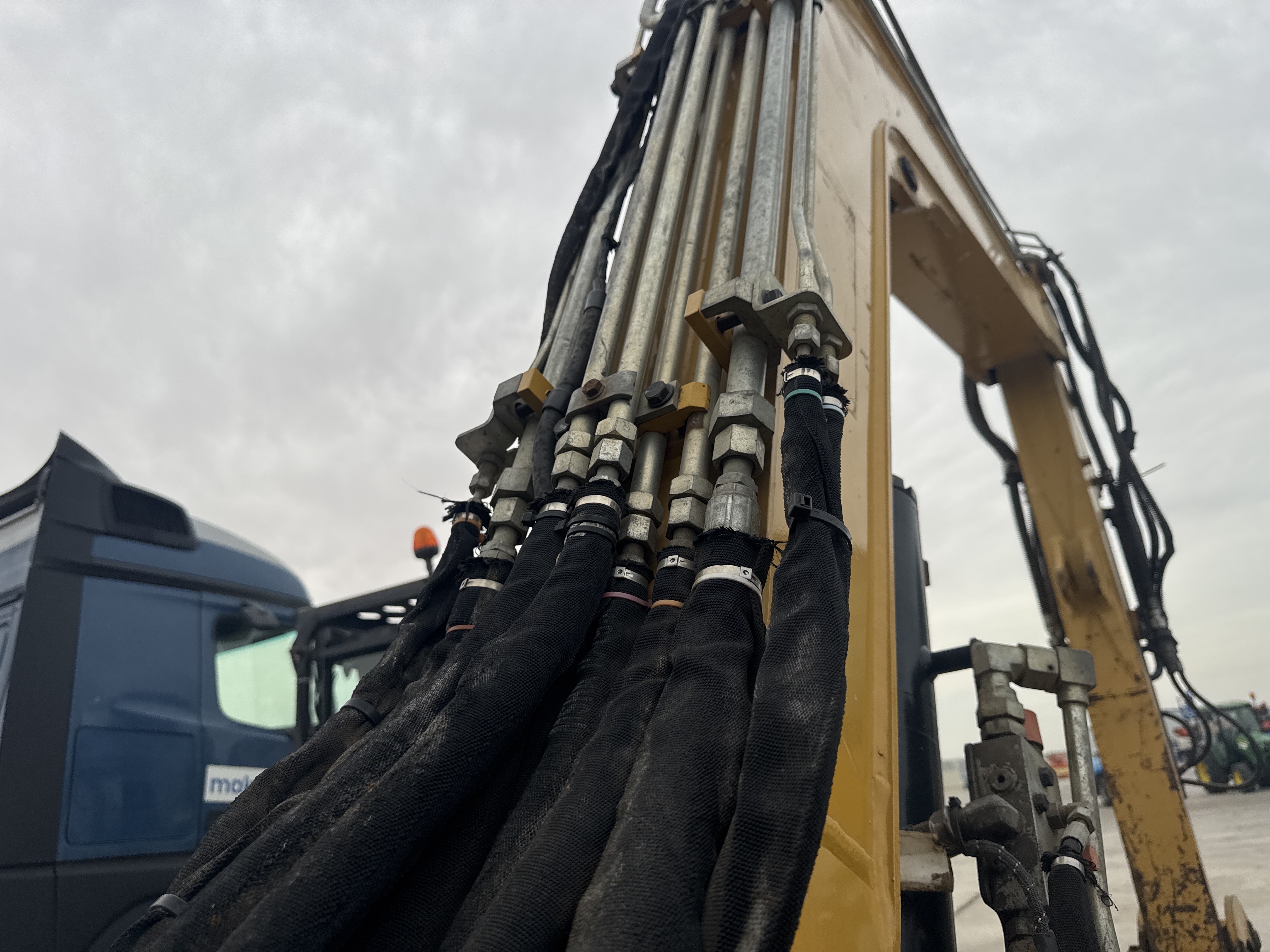 MNX-021-Cat-305E2-Mini-excavators-inspection-Hydraulics-Hydraulic-hoses-and-lines-1