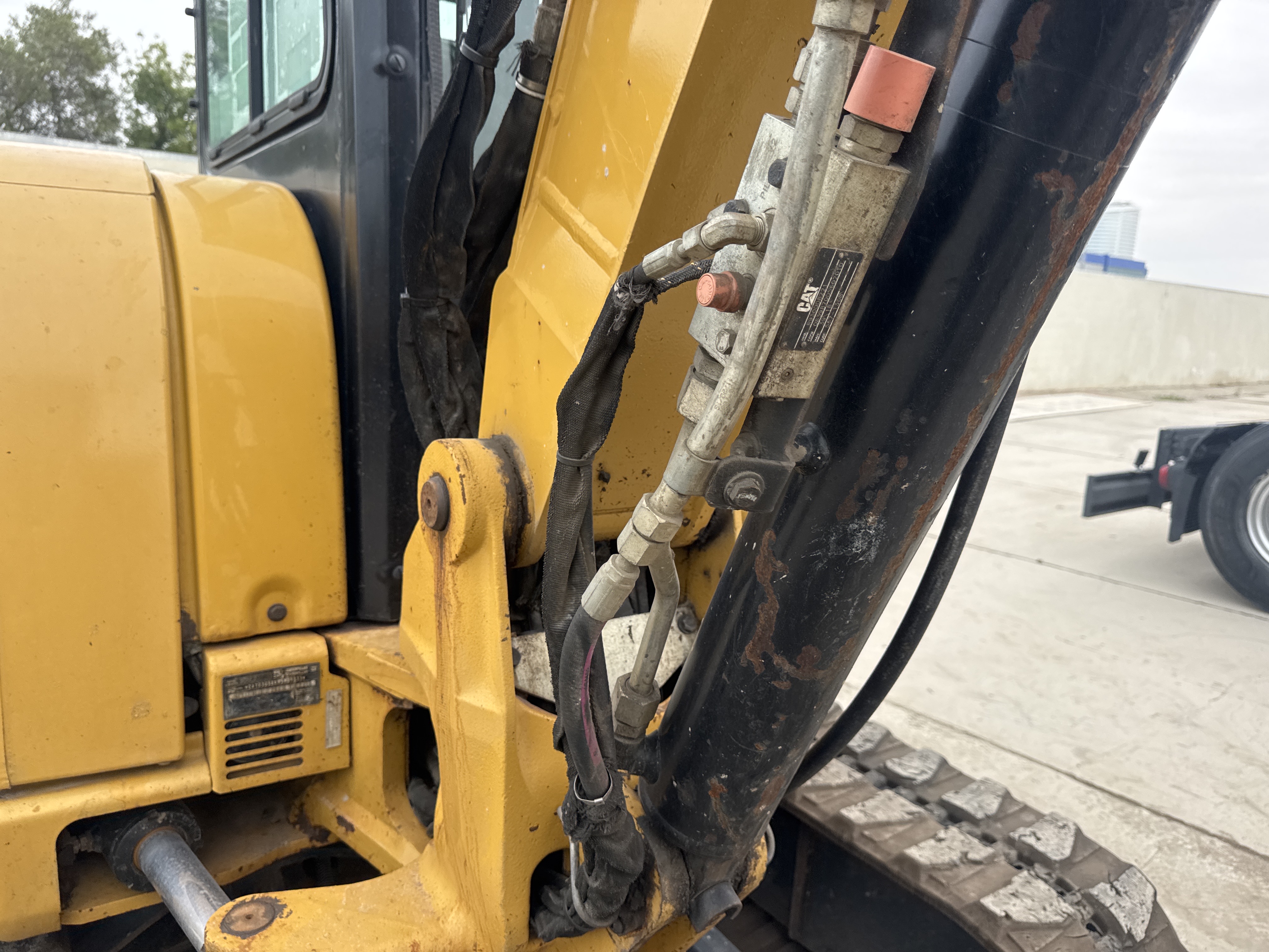 MNX-021-Cat-305E2-Mini-excavators-inspection-Hydraulics-Hydraulic-hoses-and-lines-1