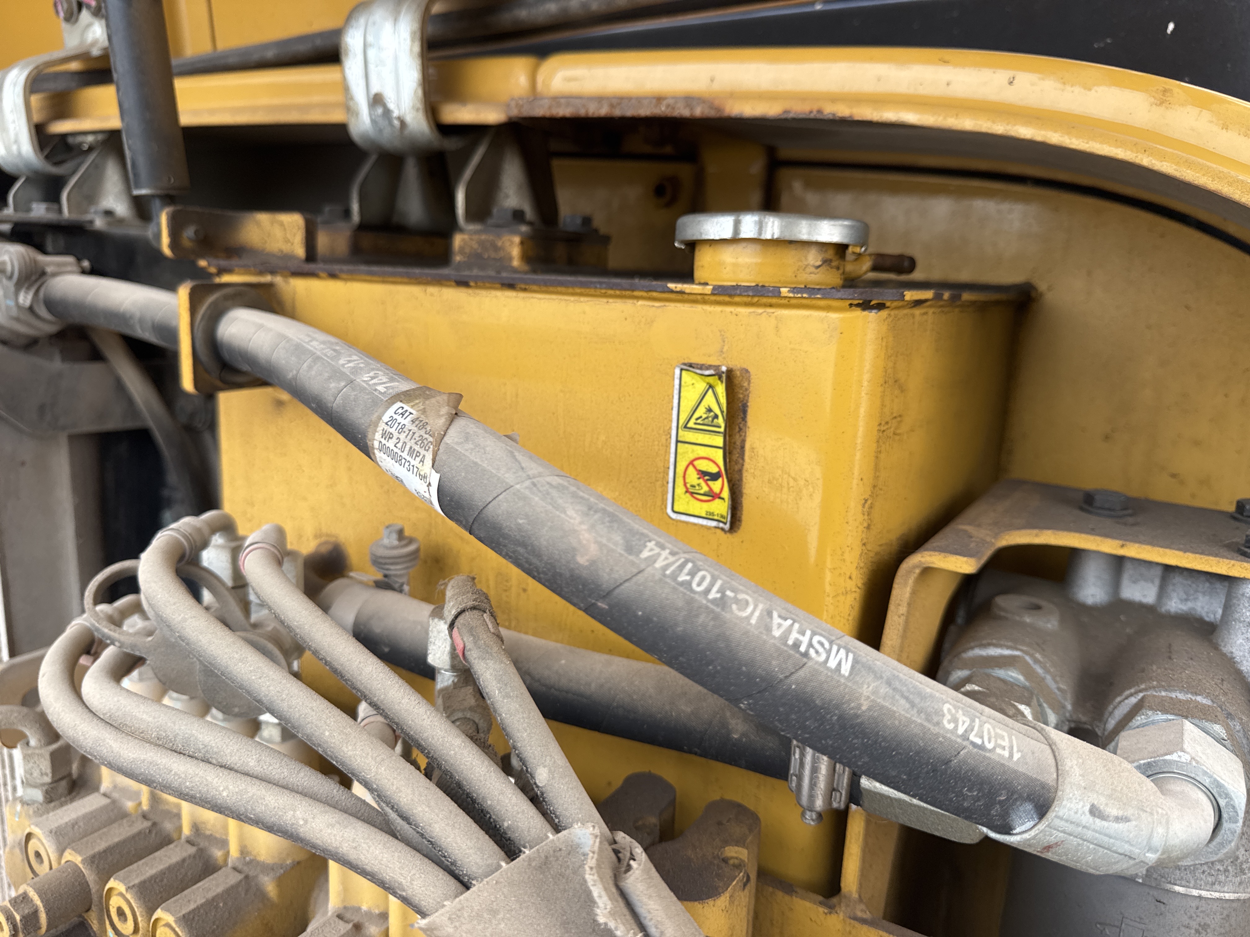 MNX-021-Cat-305E2-Mini-excavators-inspection-Hydraulics-Hydraulic-Tank-1