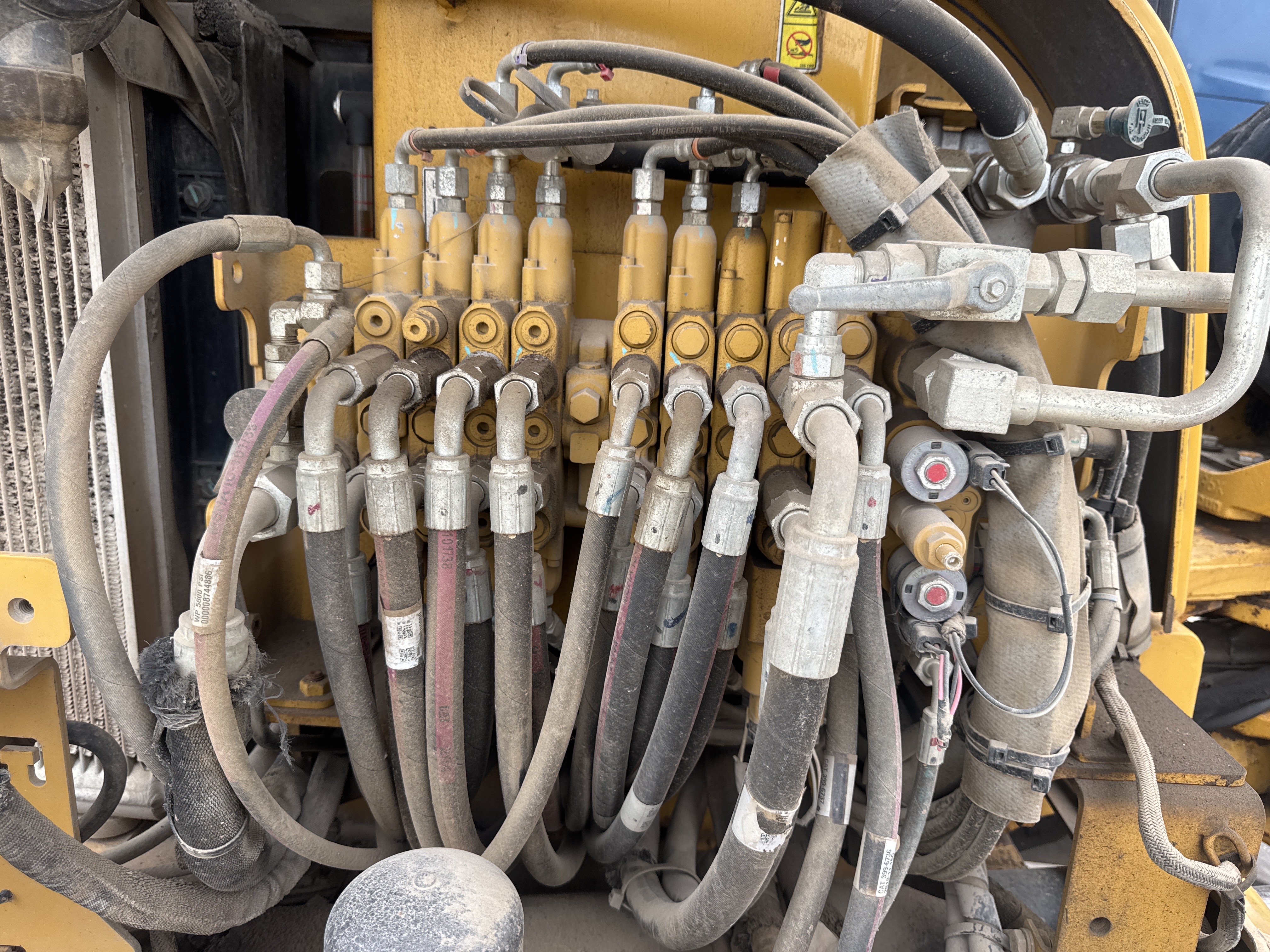 MNX-021-Cat-305E2-Mini-excavators-inspection-Hydraulics-Main-control-valve-(MCV)-1