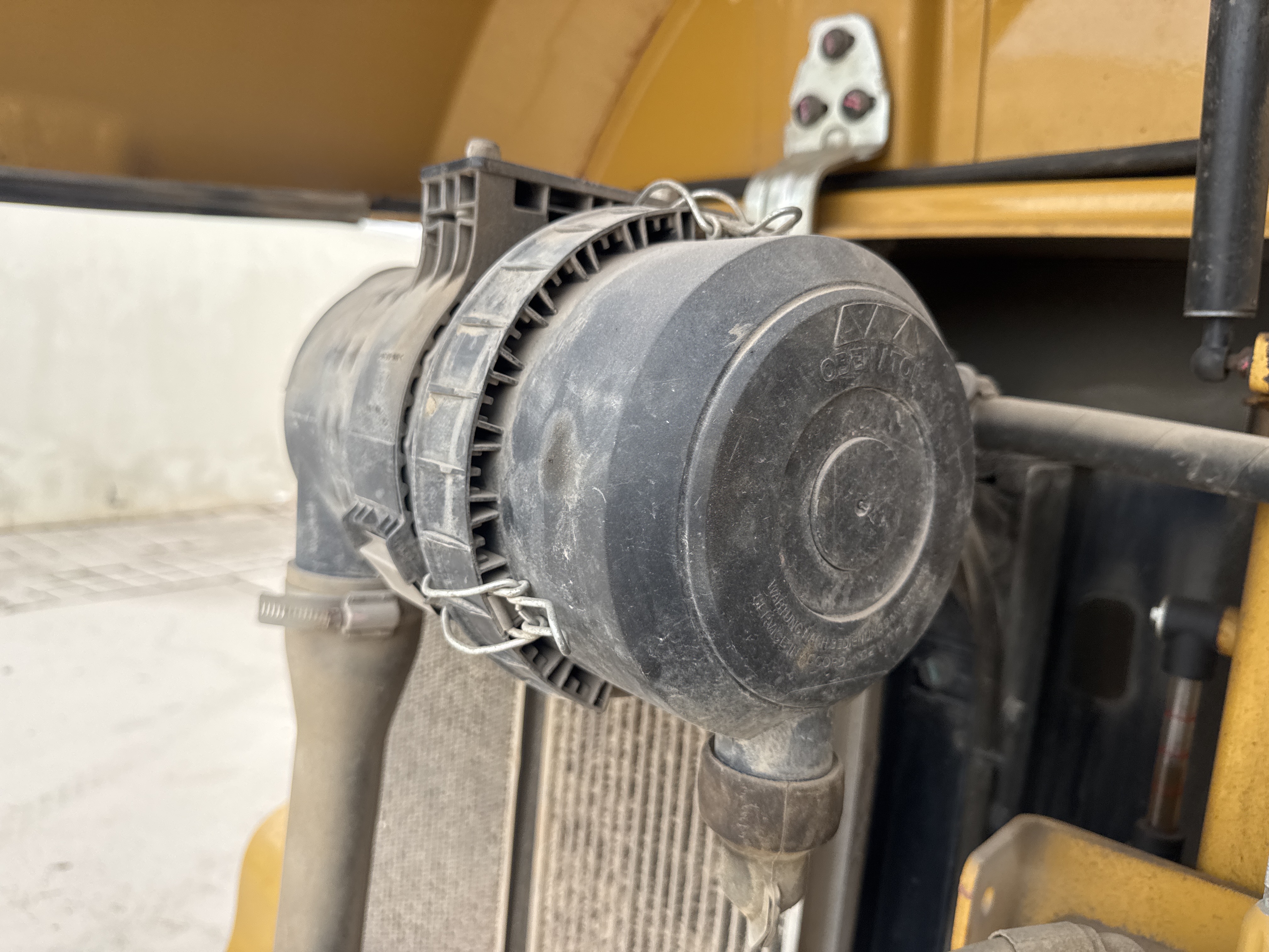 MNX-021-Cat-305E2-Mini-excavators-inspection-Engine-Air-intake-system-1