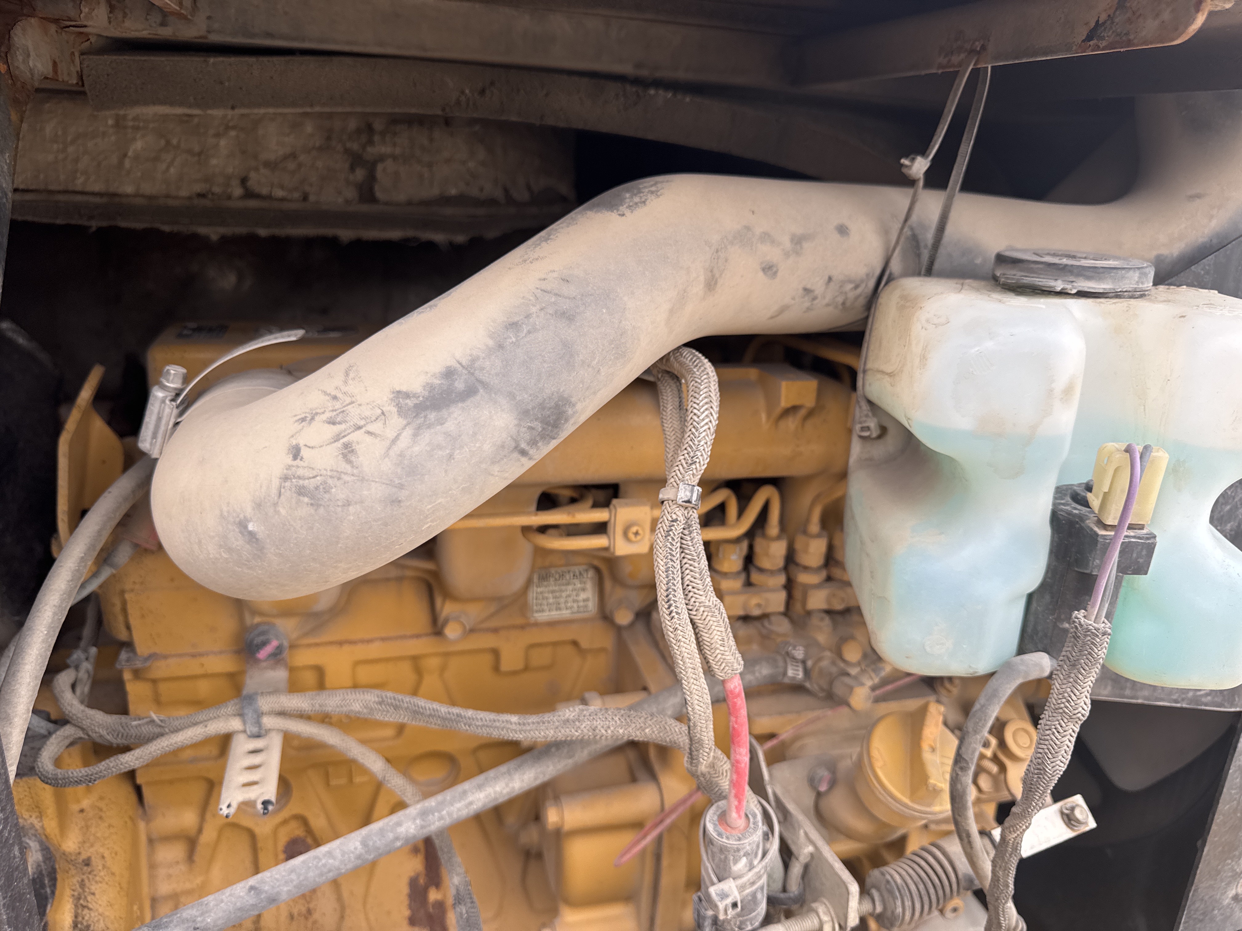 MNX-021-Cat-305E2-Mini-excavators-inspection-Engine-Hoses-1