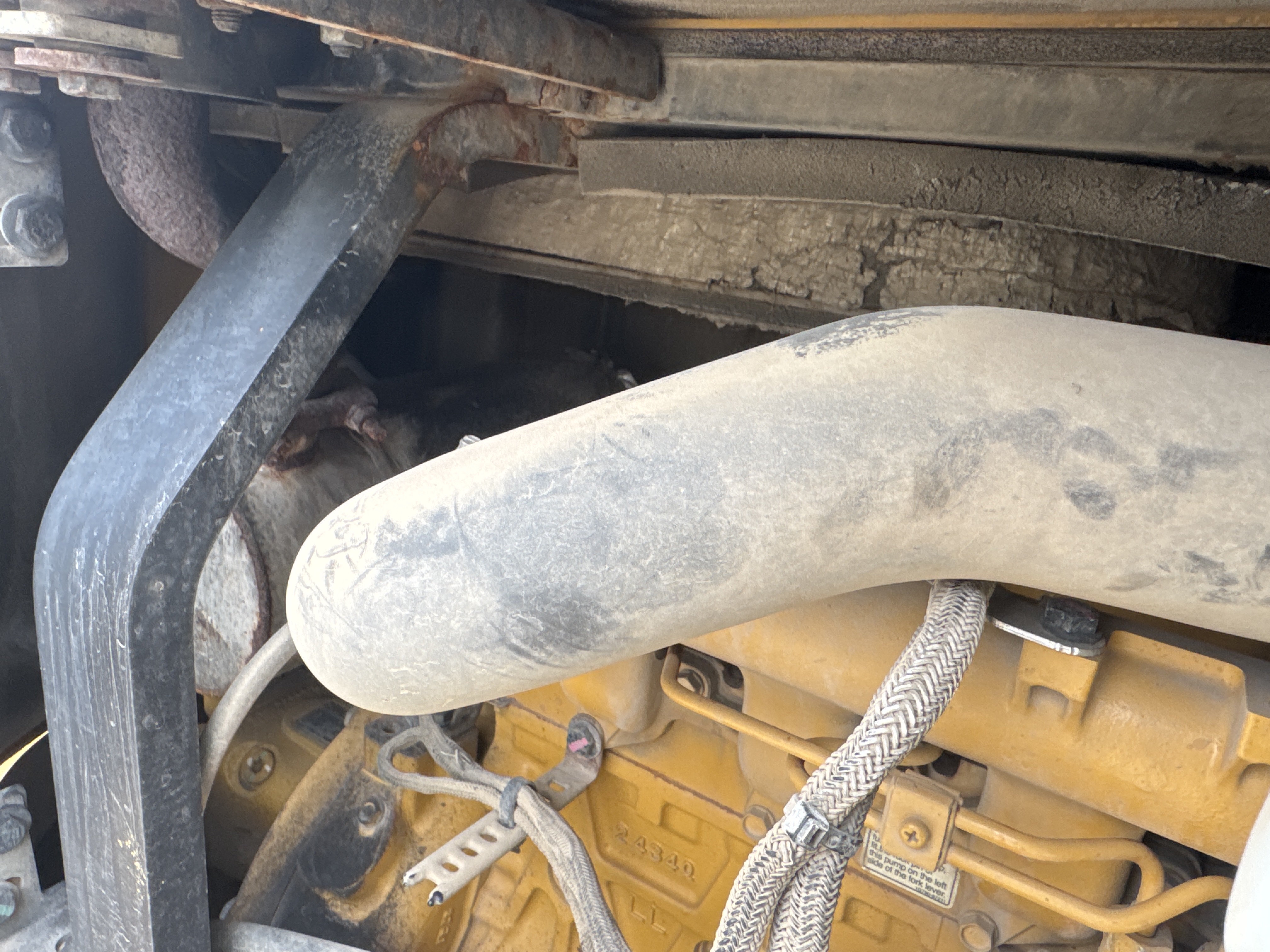 MNX-021-Cat-305E2-Mini-excavators-inspection-Engine-Hoses-1