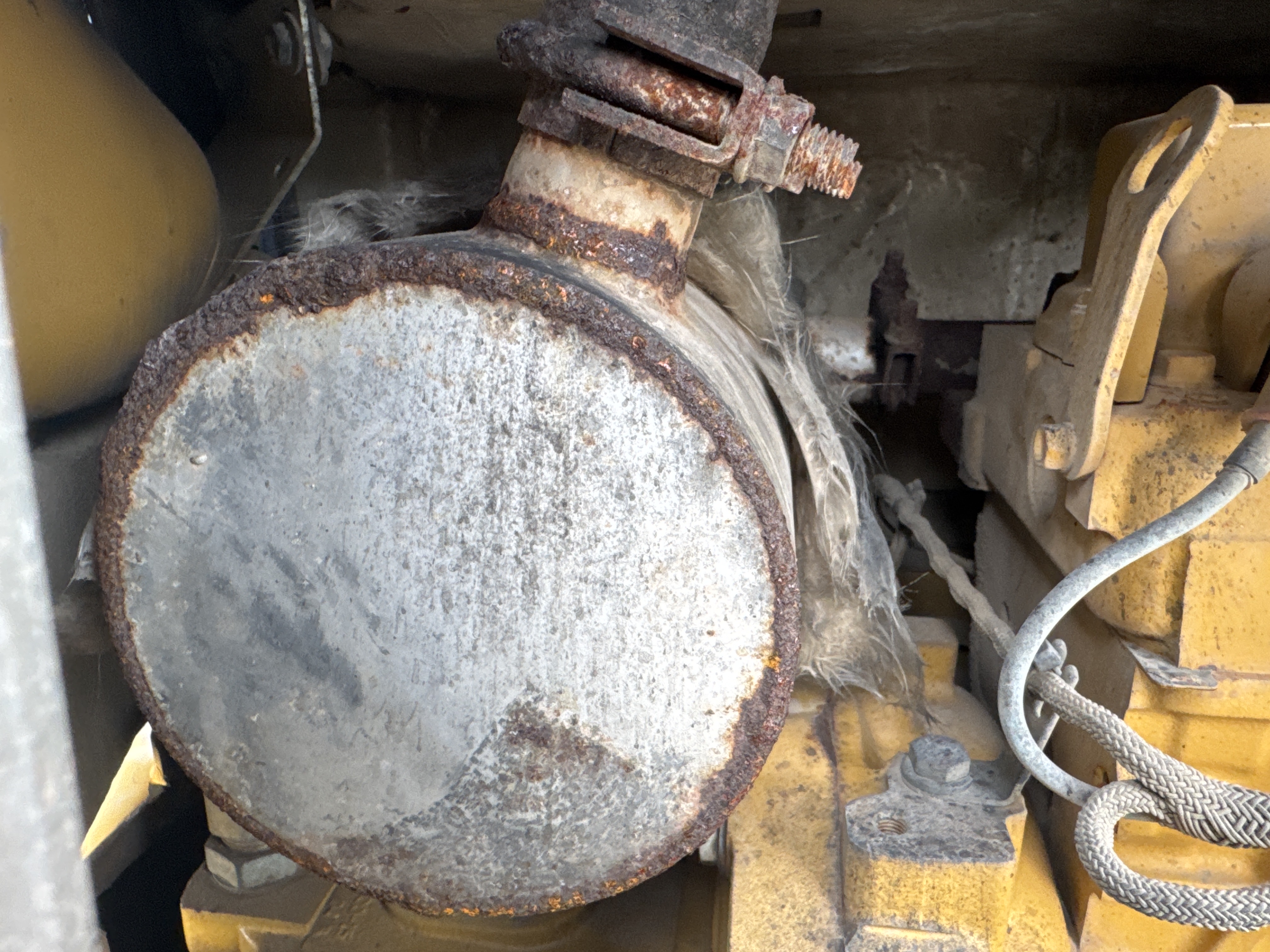 MNX-021-Cat-305E2-Mini-excavators-inspection-Engine-Exhaust-system-1