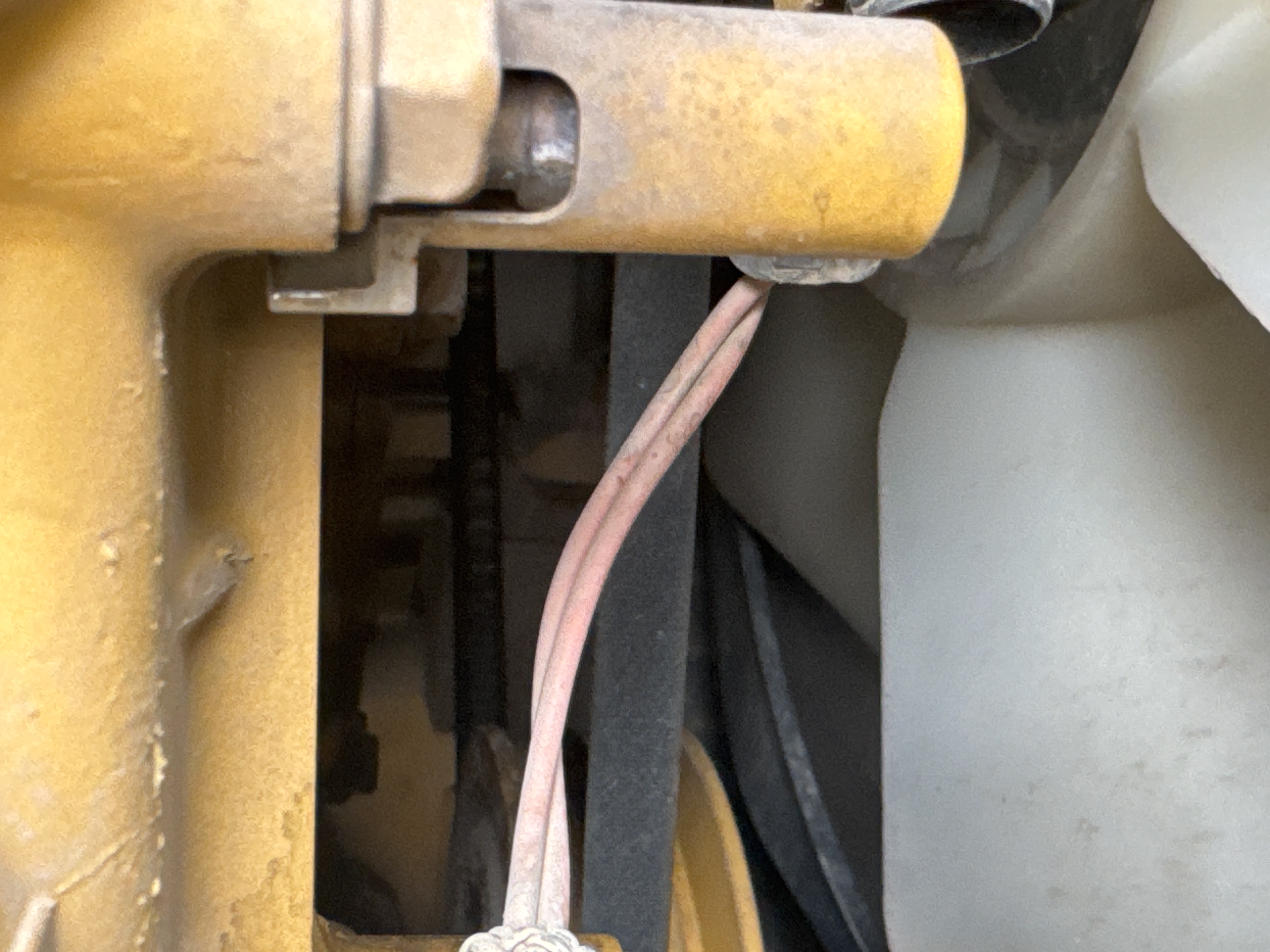 MNX-021-Cat-305E2-Mini-excavators-inspection-Engine-Belts-1