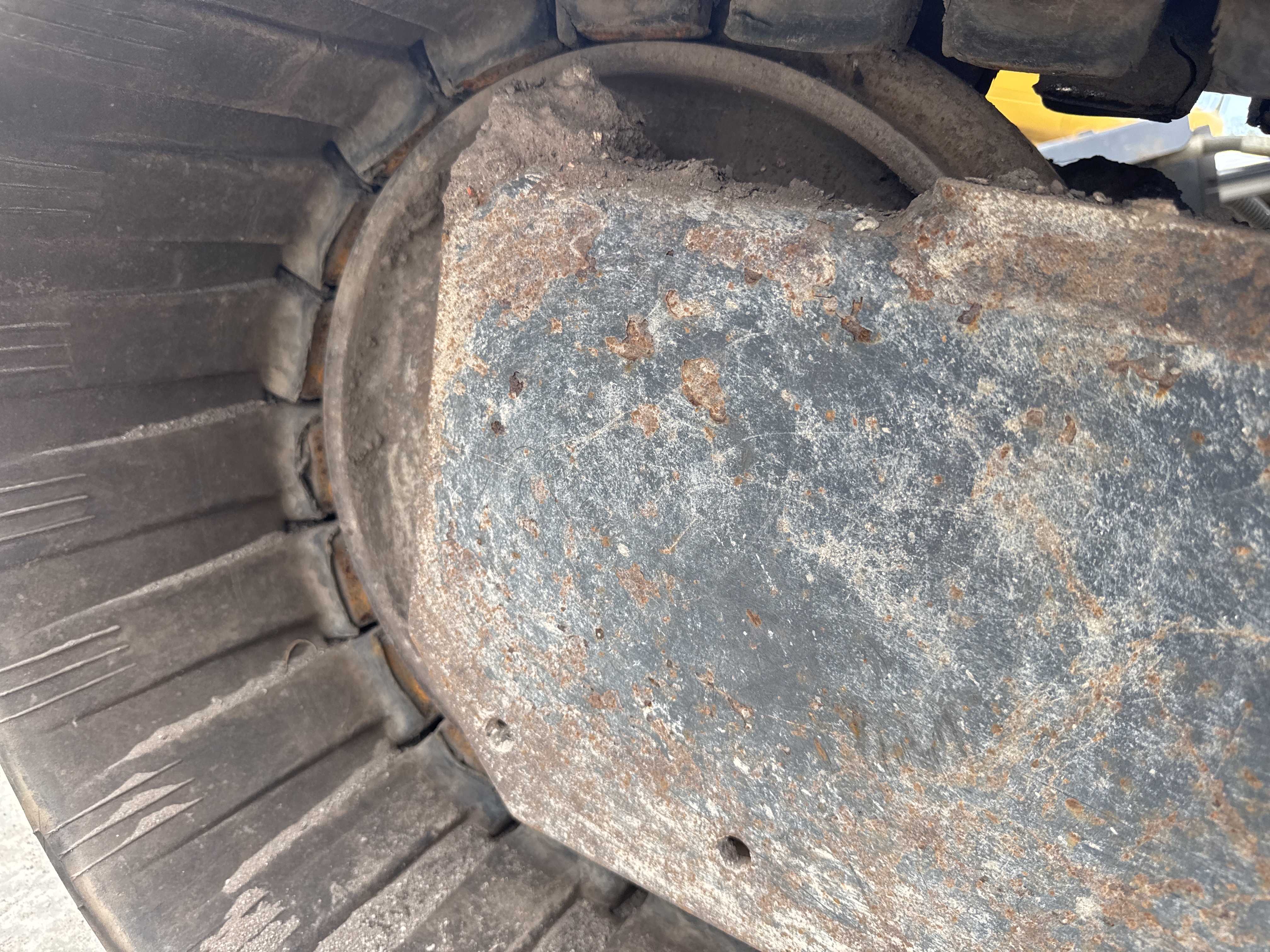 MNX-021-Cat-305E2-Mini-excavators-inspection-Undercarriage-left-idler-1