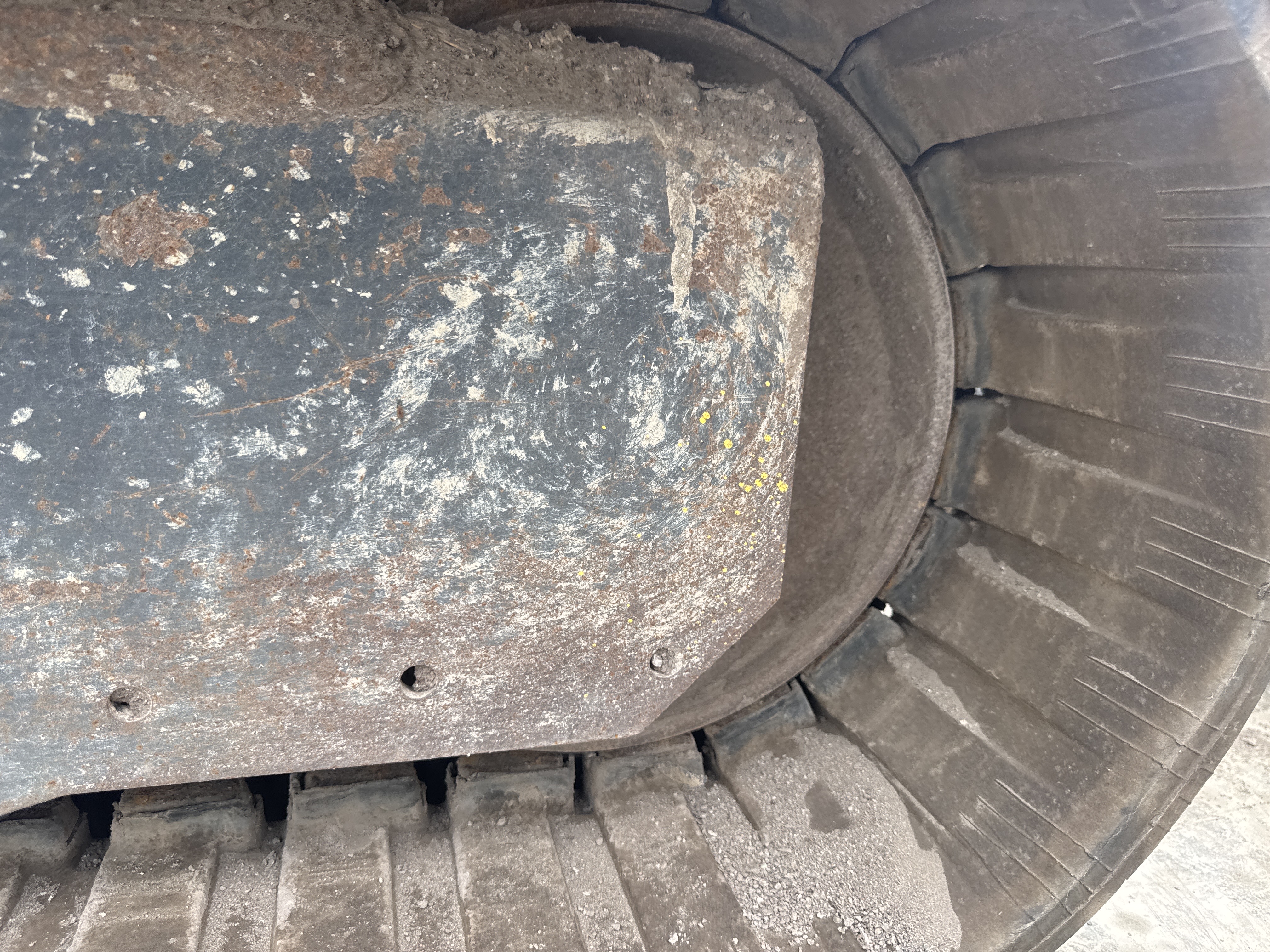 MNX-021-Cat-305E2-Mini-excavators-inspection-Undercarriage-Right-idler-1