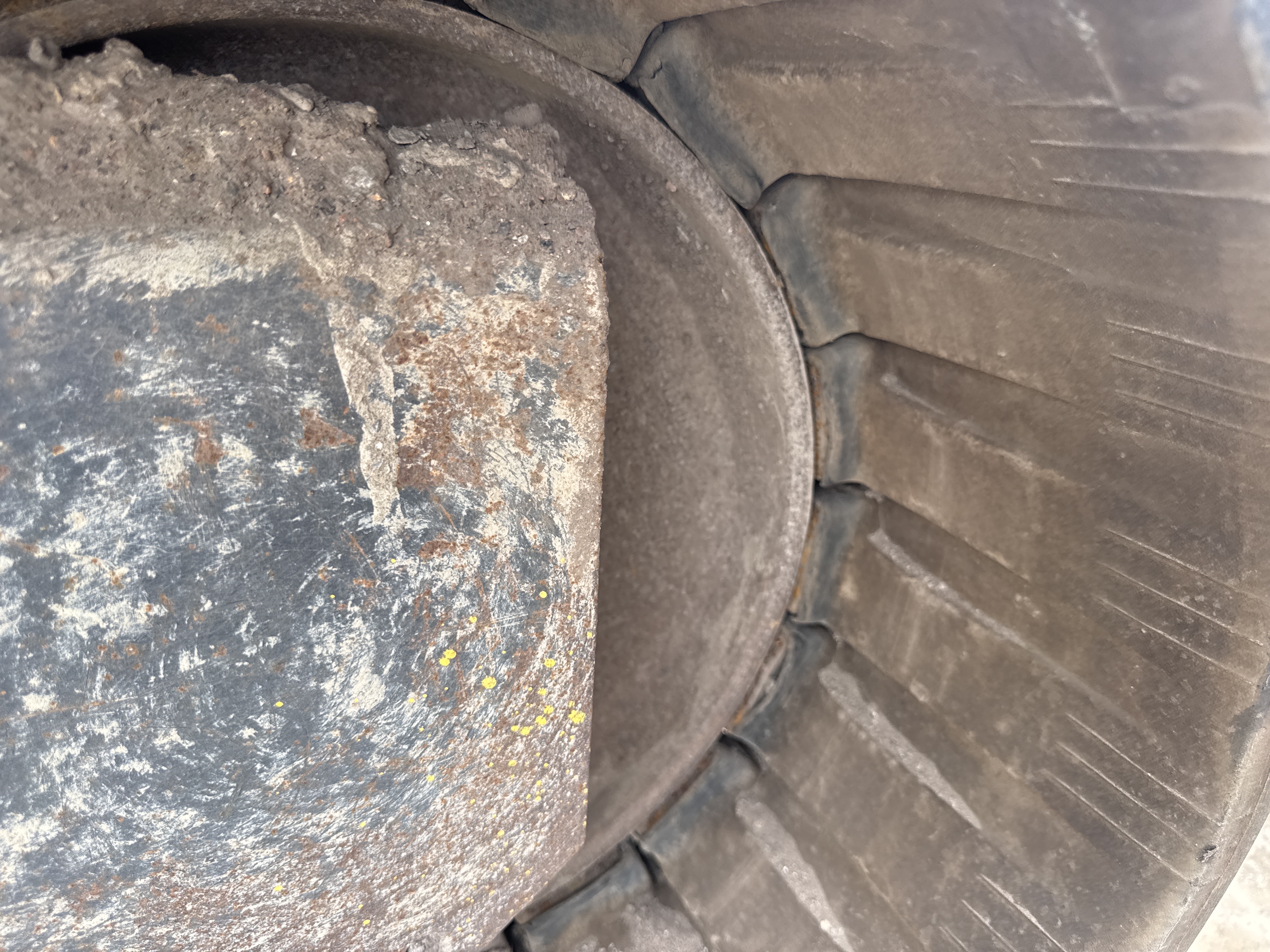 MNX-021-Cat-305E2-Mini-excavators-inspection-Undercarriage-Right-idler-1
