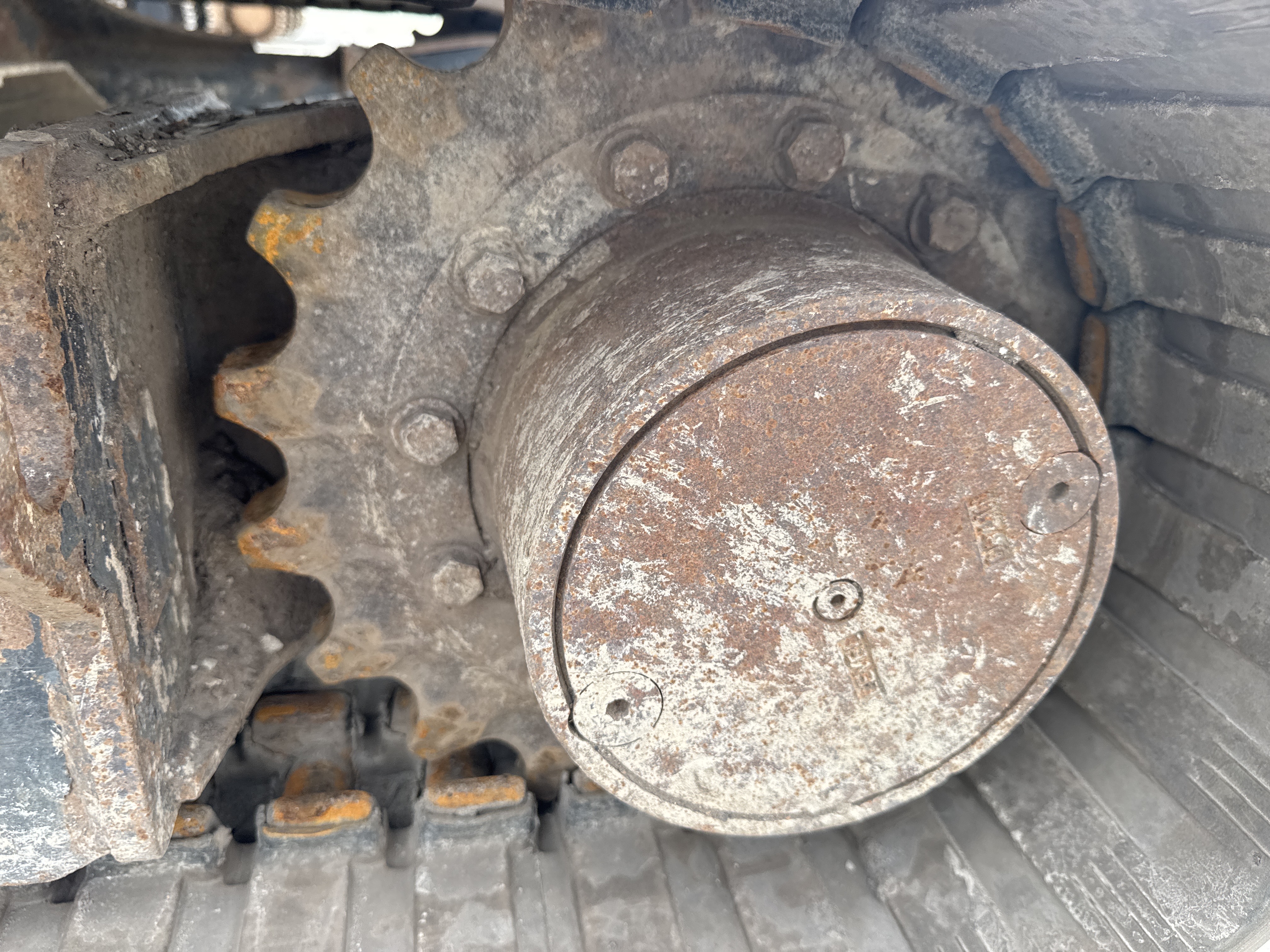 MNX-021-Cat-305E2-Mini-excavators-inspection-Undercarriage-Left-sprocket-1