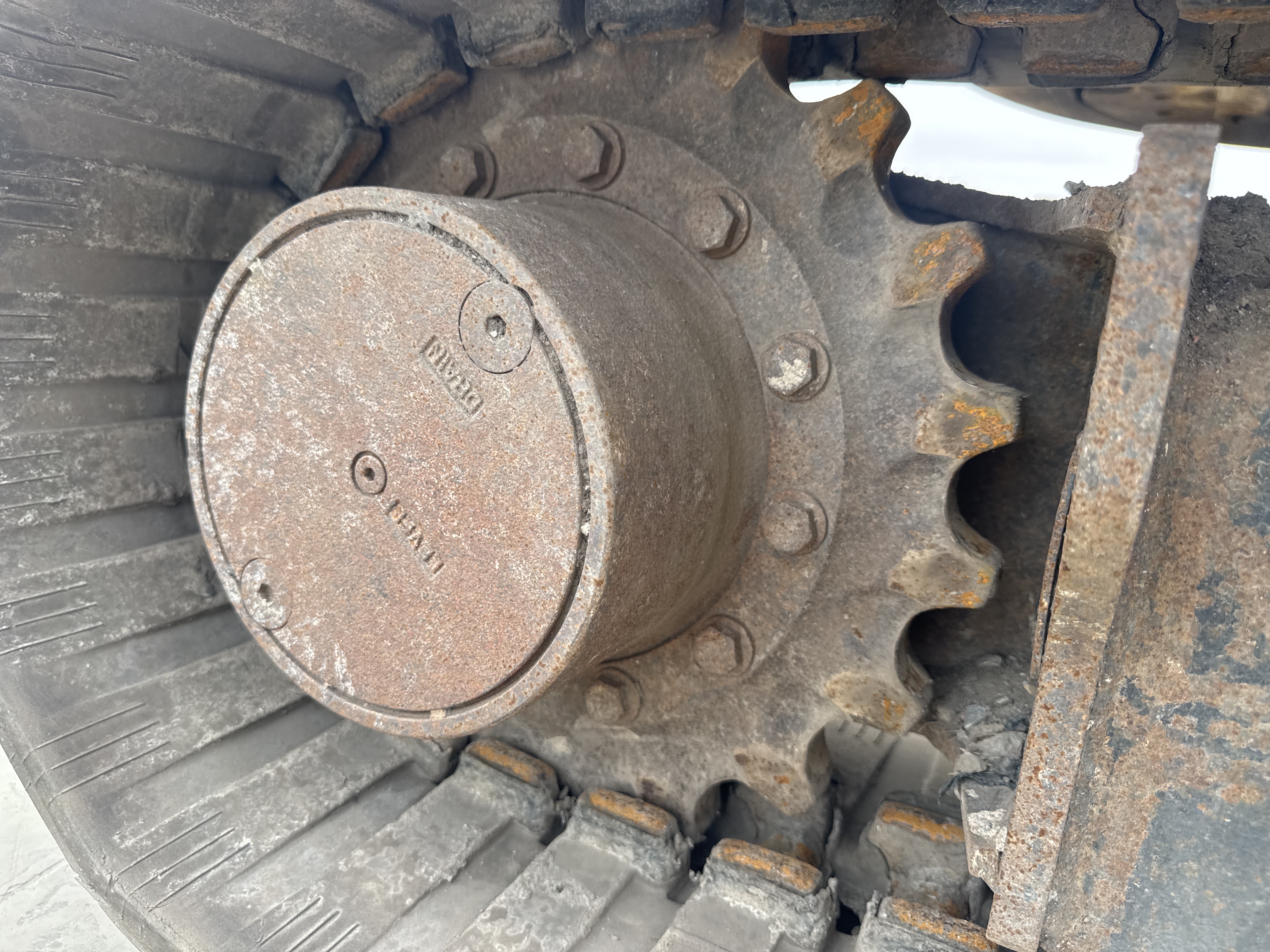 MNX-021-Cat-305E2-Mini-excavators-inspection-Undercarriage-Right-sprocket-1
