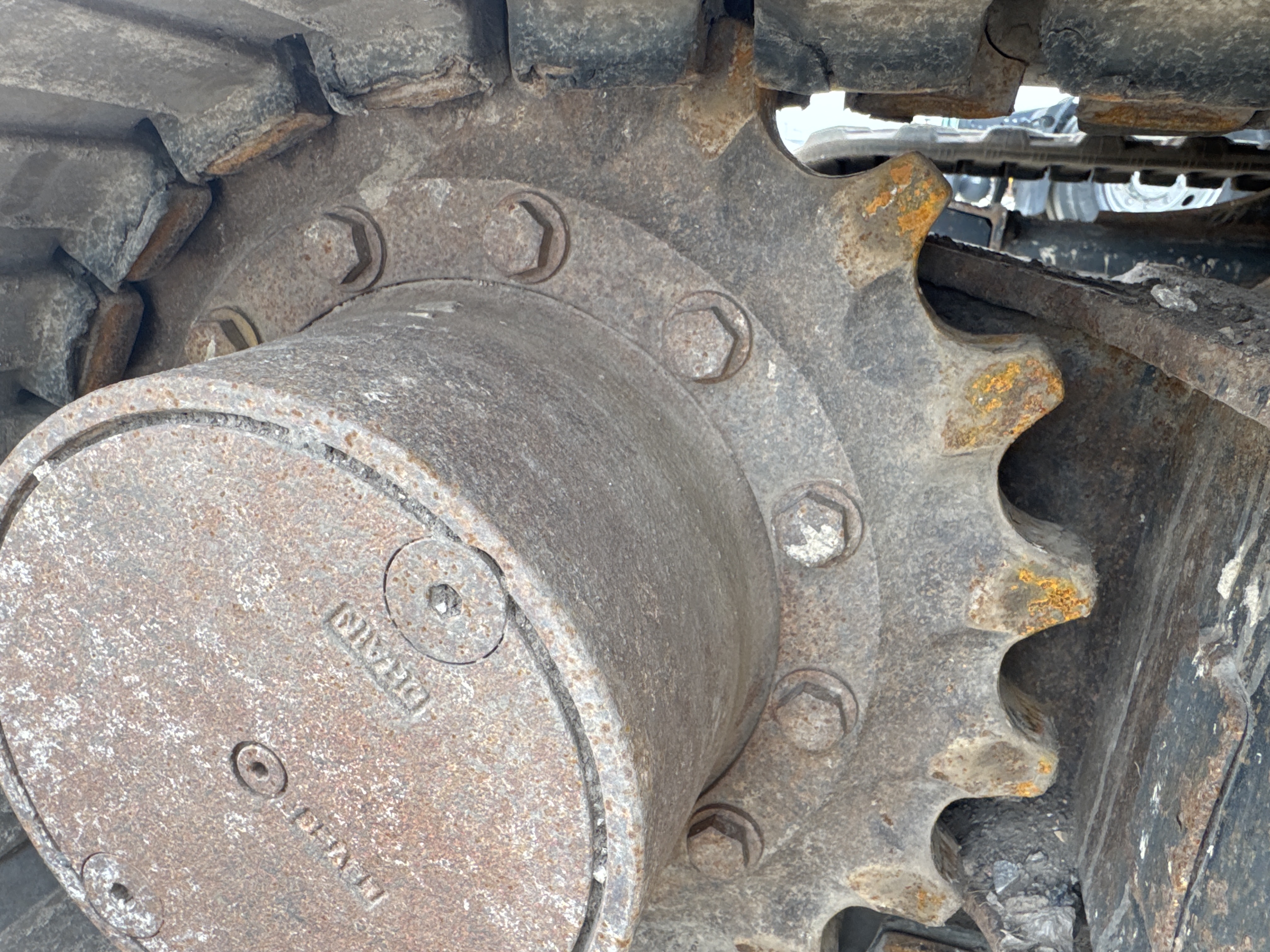 MNX-021-Cat-305E2-Mini-excavators-inspection-Undercarriage-Right-sprocket-1