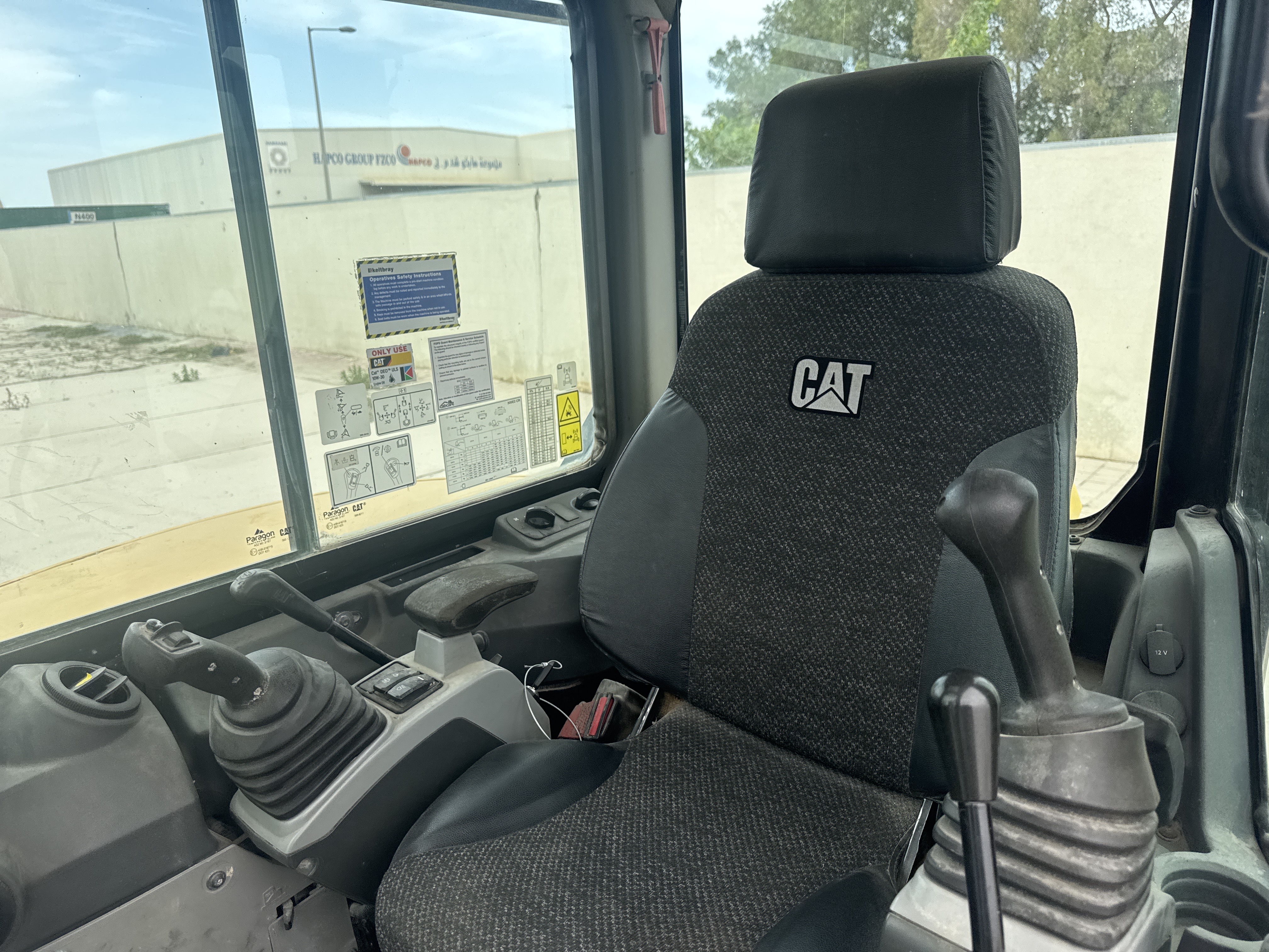 MNX-020-Cat-305E2-Mini-excavators-inspection-Cabin-Seats/armrests-1