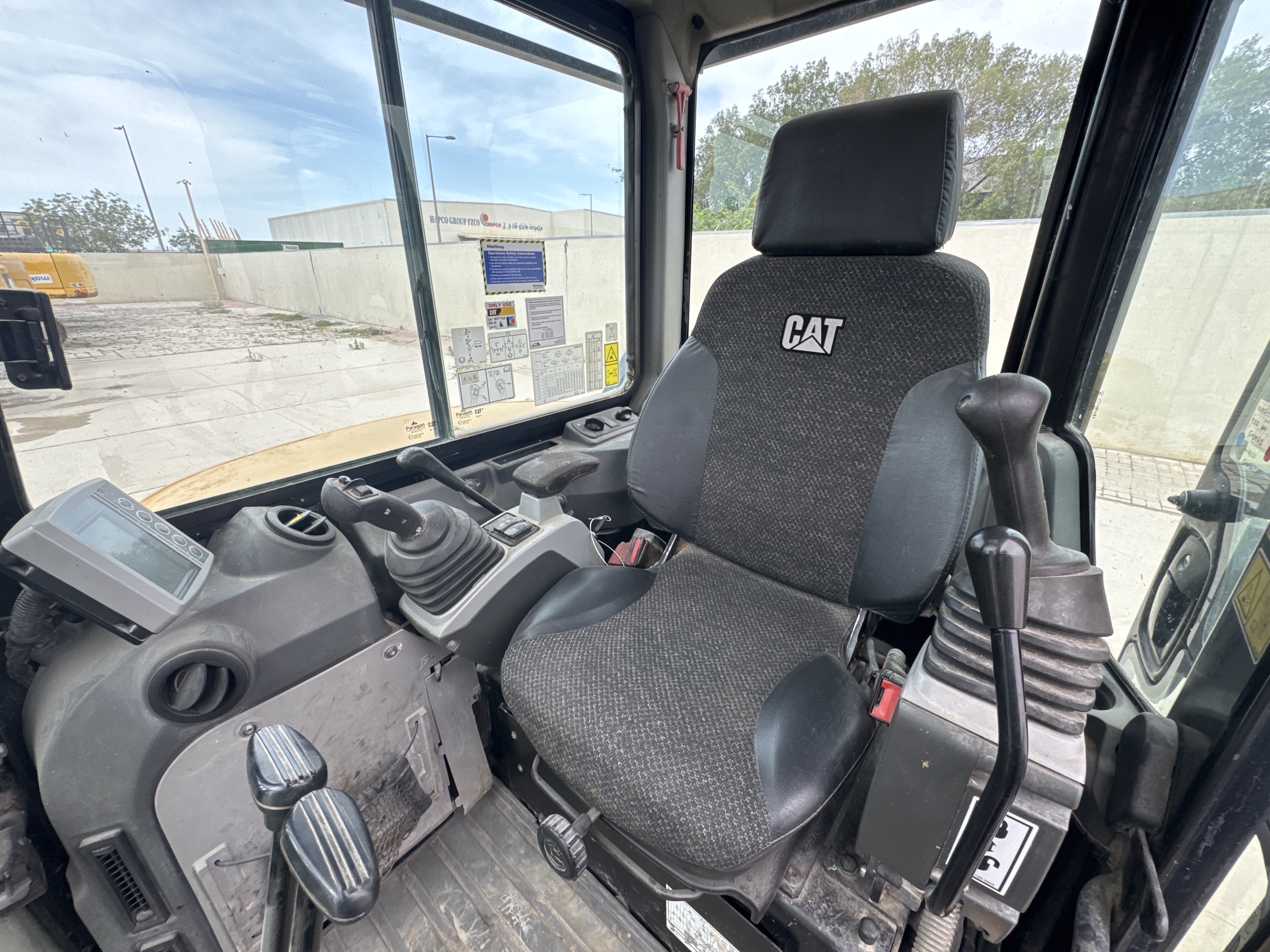 MNX-020-Cat-305E2-Mini-excavators-inspection-Cabin-Seats/armrests-1