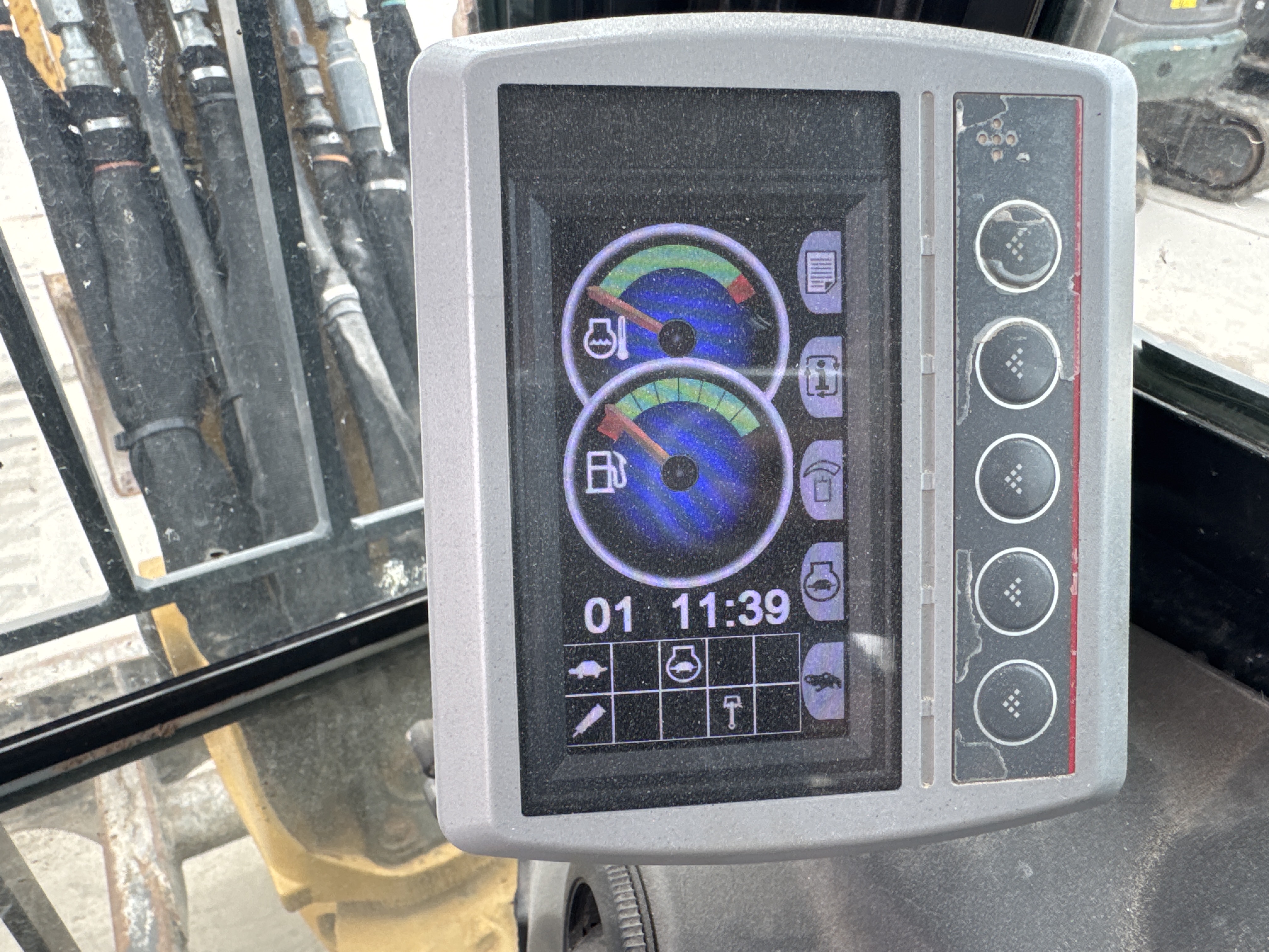 MNX-020-Cat-305E2-Mini-excavators-inspection-Cabin-Instrument-cluster-1