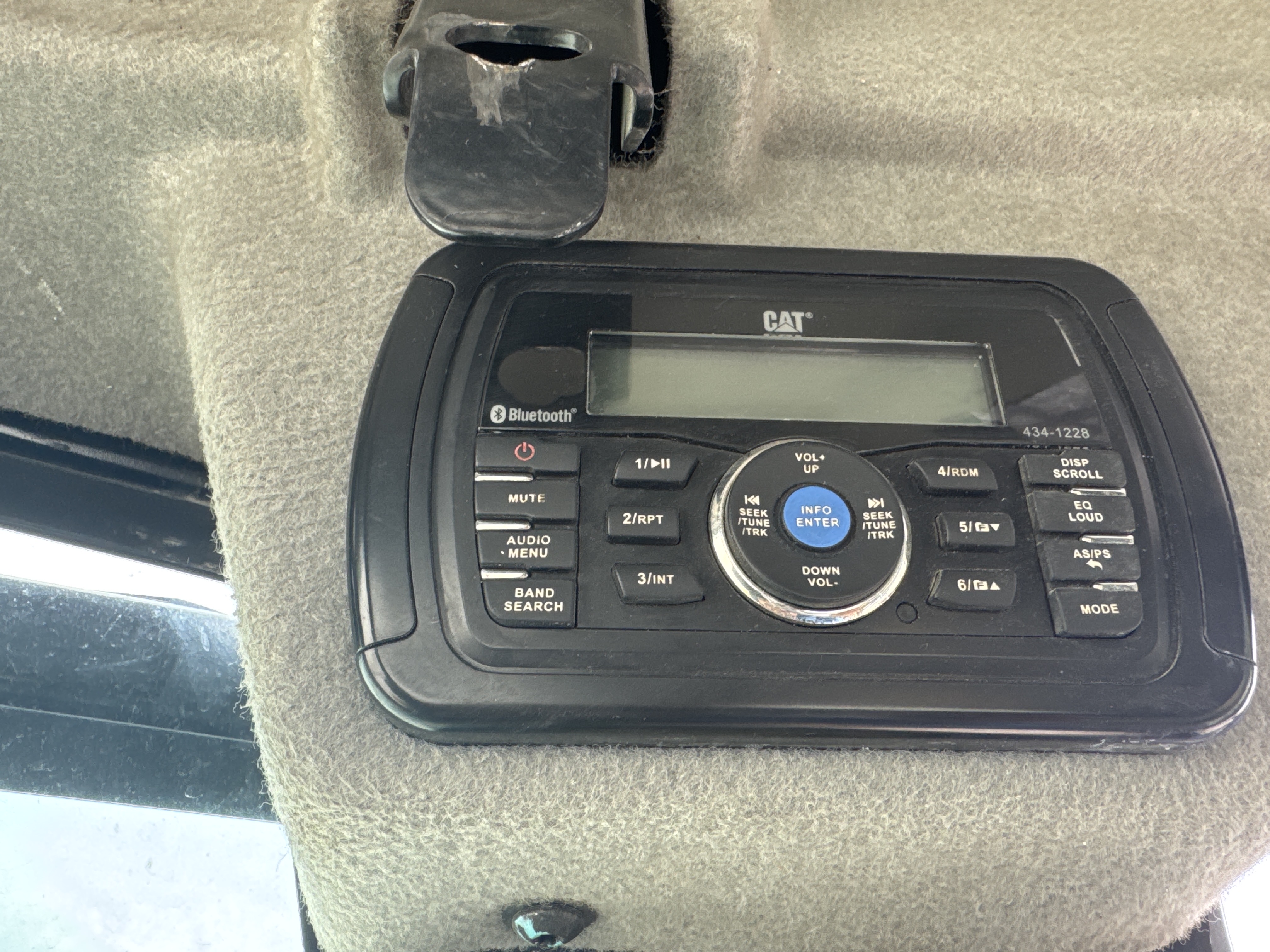 MNX-020-Cat-305E2-Mini-excavators-inspection-Cabin-Radio-1