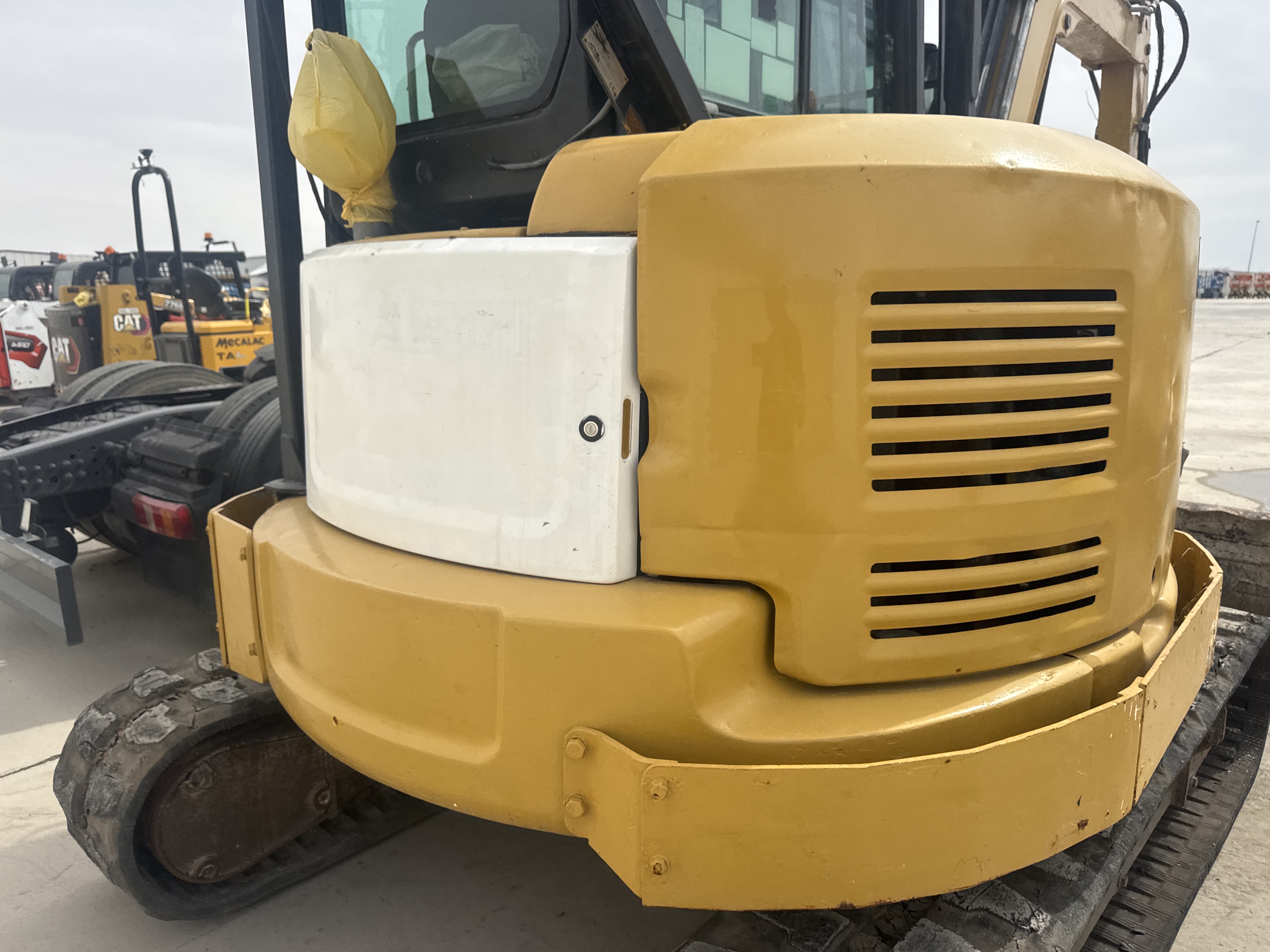 MNX-020-Cat-305E2-Mini-excavators-inspection-Structure-Paint-1