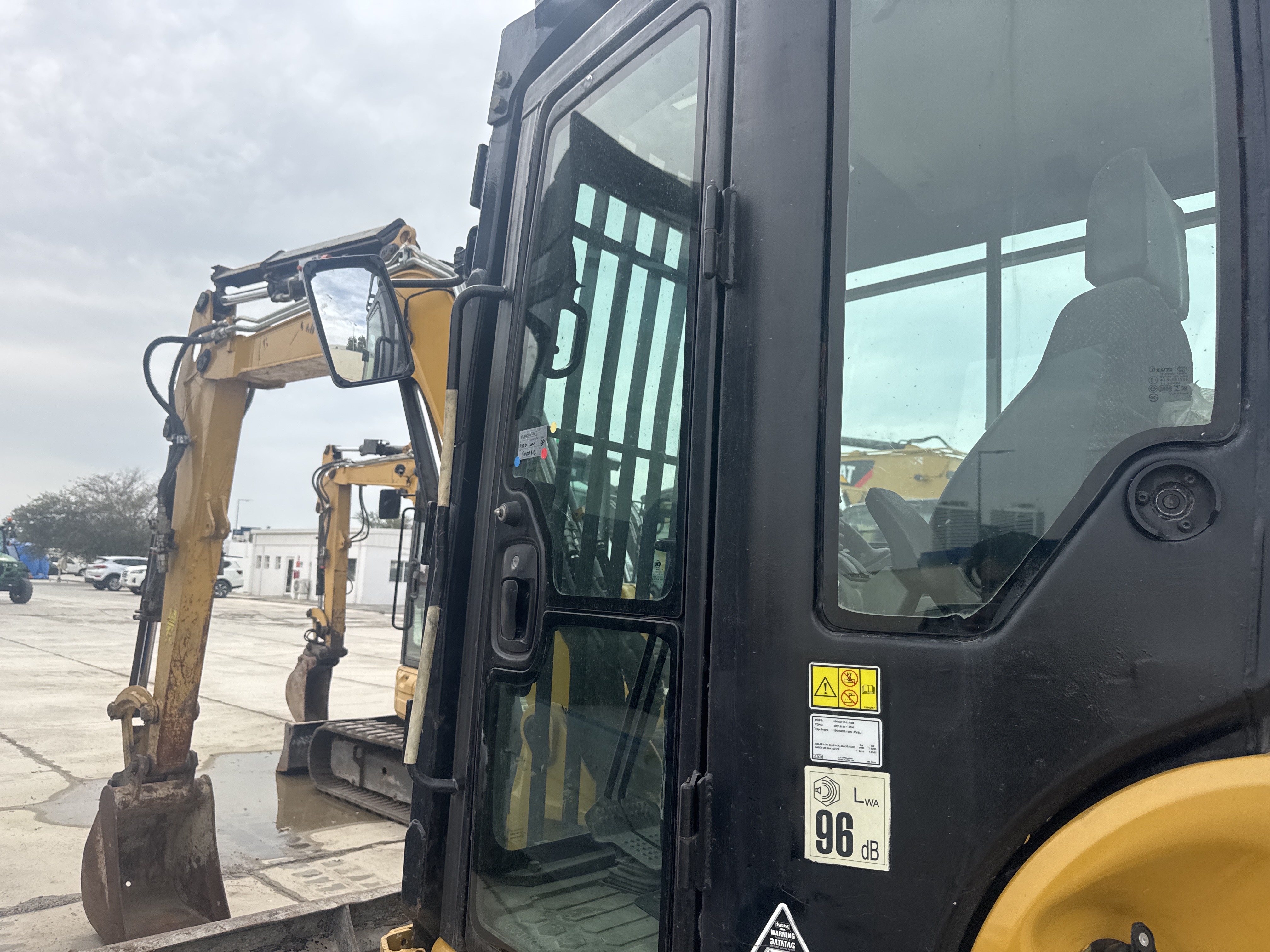MNX-020-Cat-305E2-Mini-excavators-inspection-Structure-Doors-1