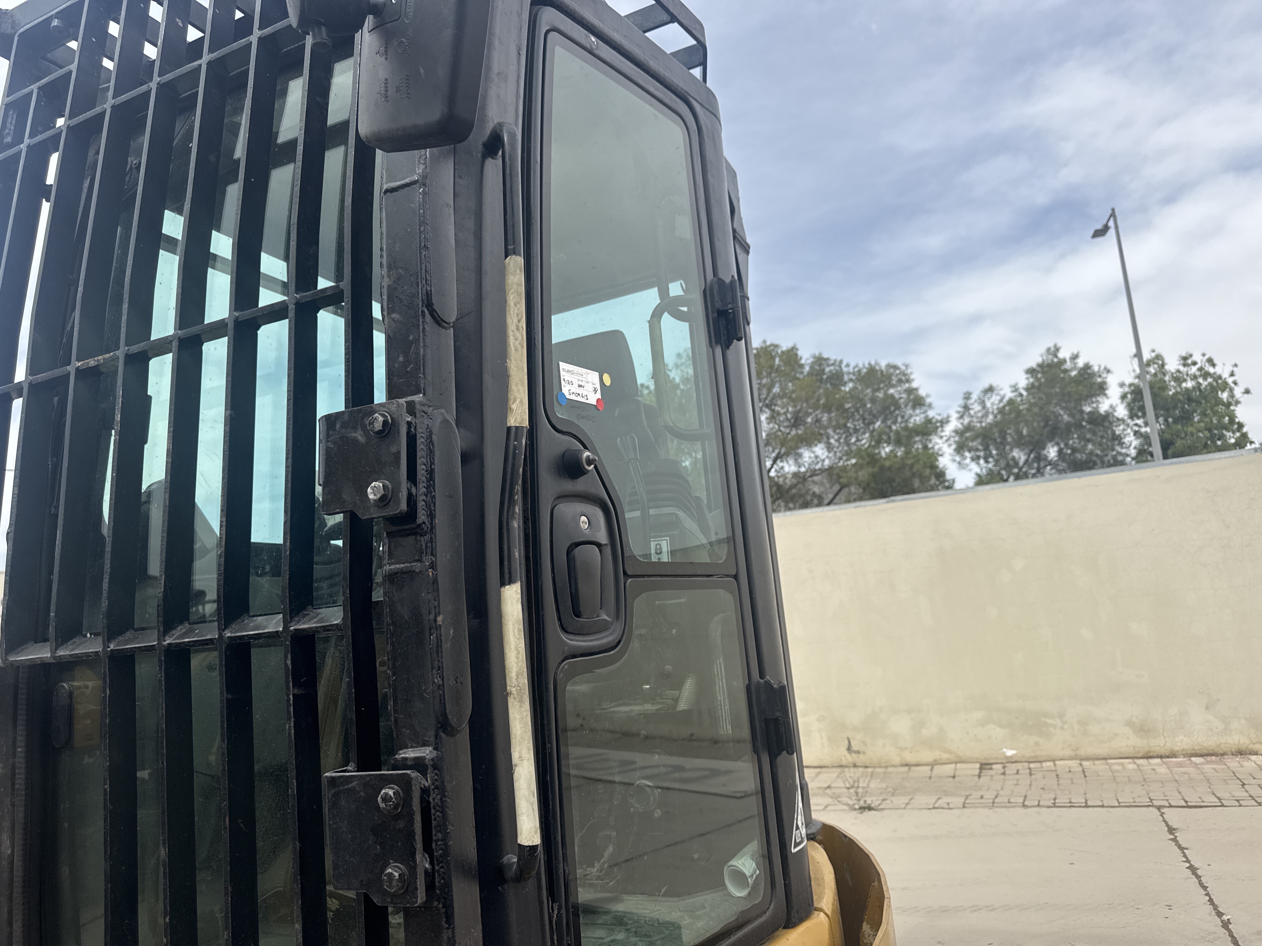 MNX-020-Cat-305E2-Mini-excavators-inspection-Structure-Doors-1