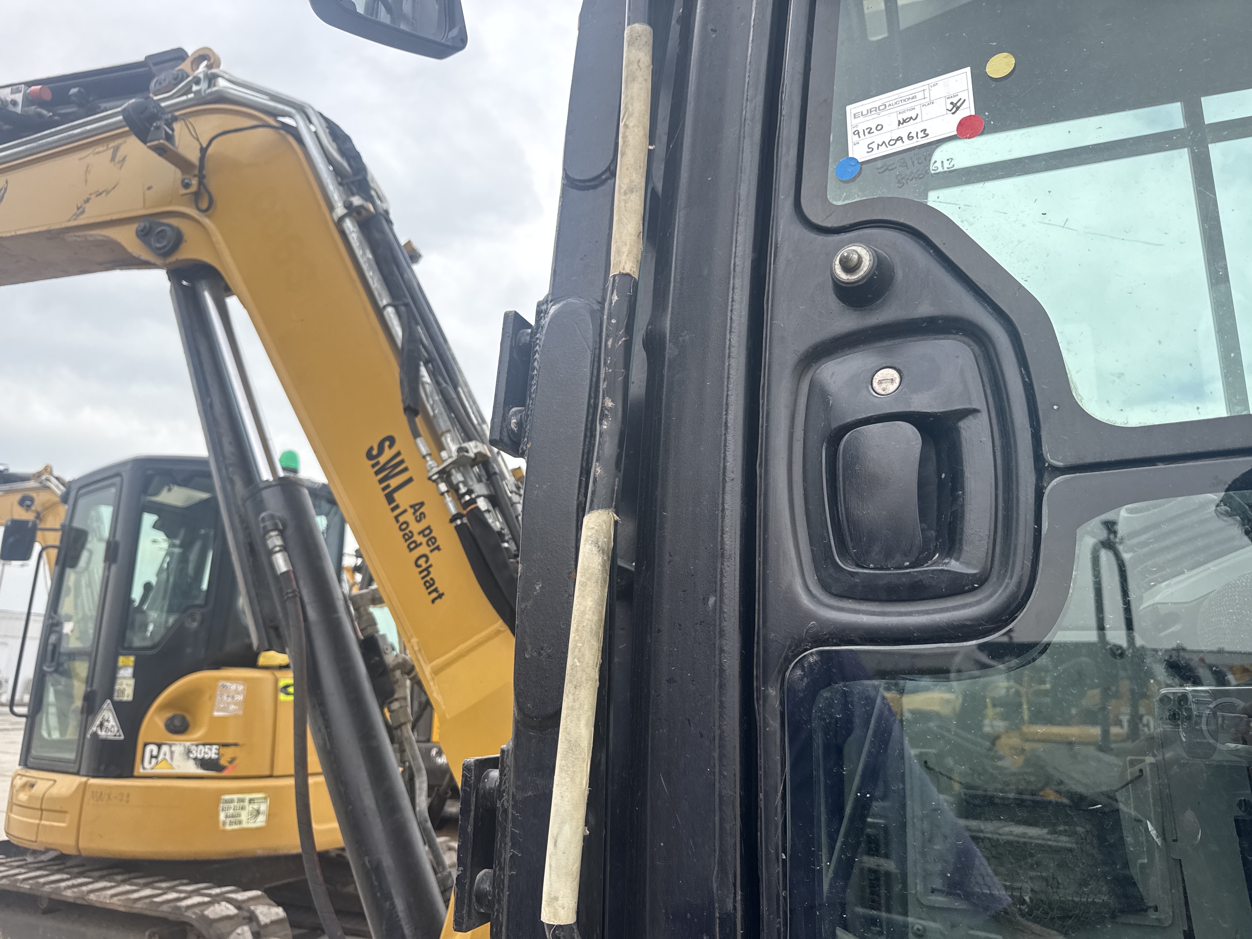 MNX-020-Cat-305E2-Mini-excavators-inspection-Structure-Handrails-1