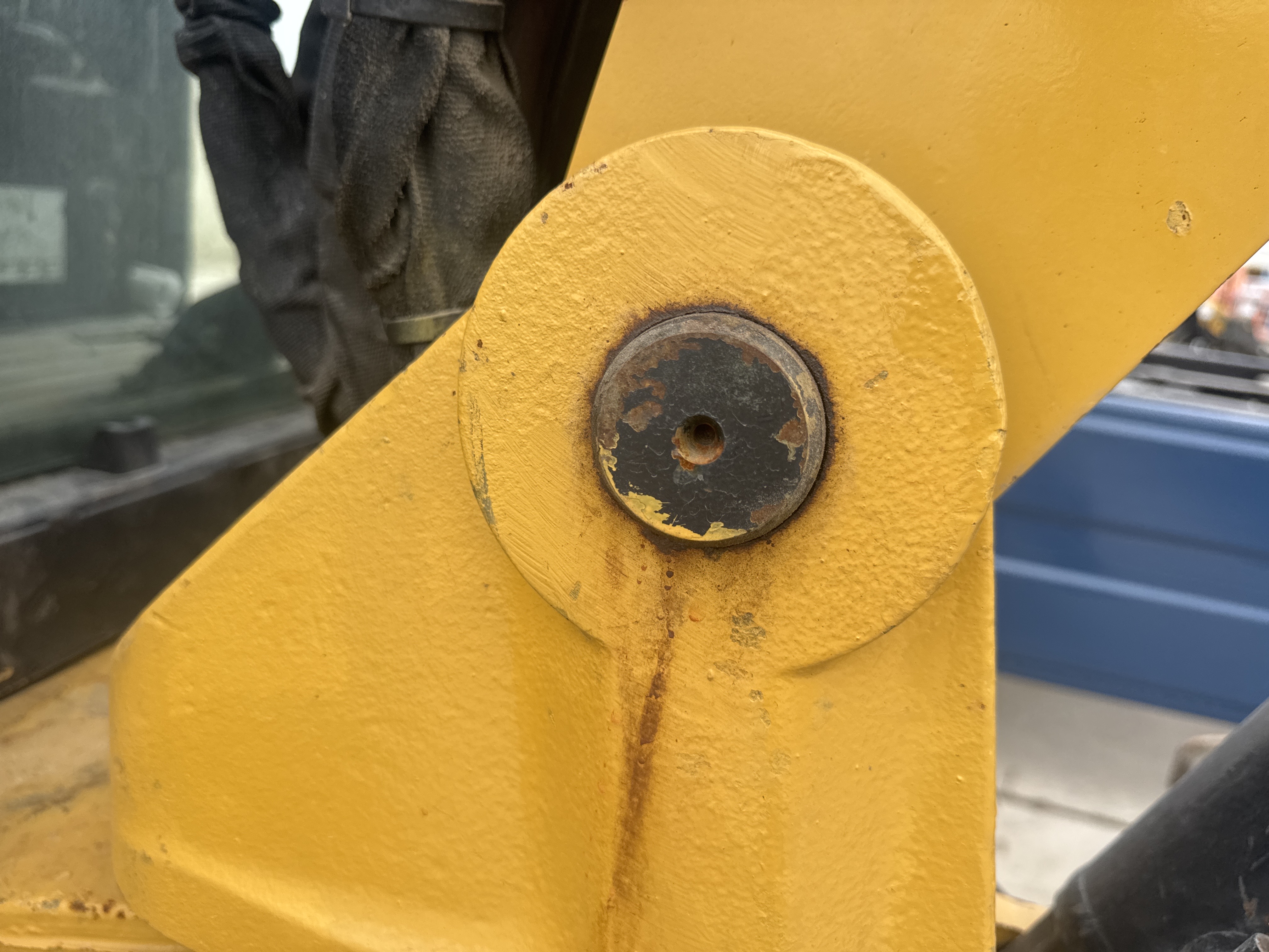MNX-020-Cat-305E2-Mini-excavators-inspection-Chassis-Boom-base-pin-and-bushings-1