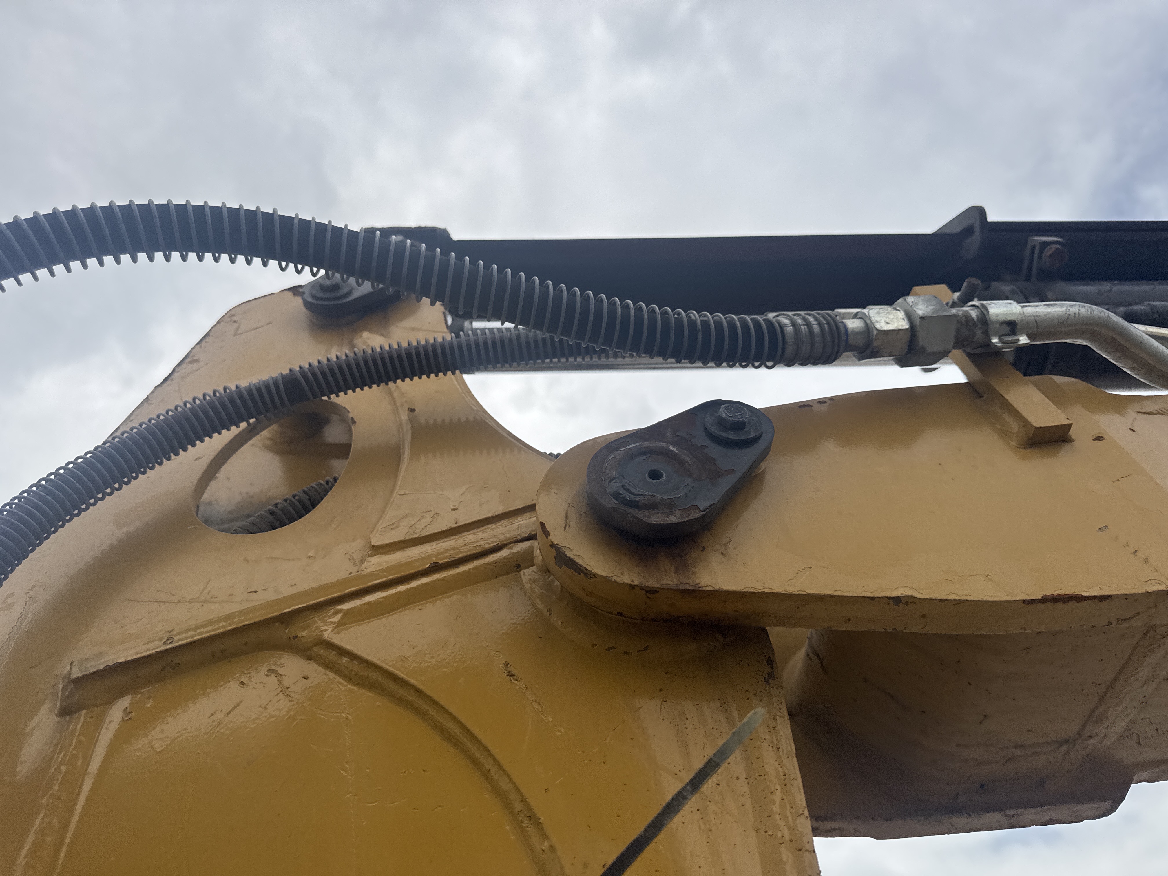 MNX-020-Cat-305E2-Mini-excavators-inspection-Chassis-Pin-and-bushings-boom-to-stick-1