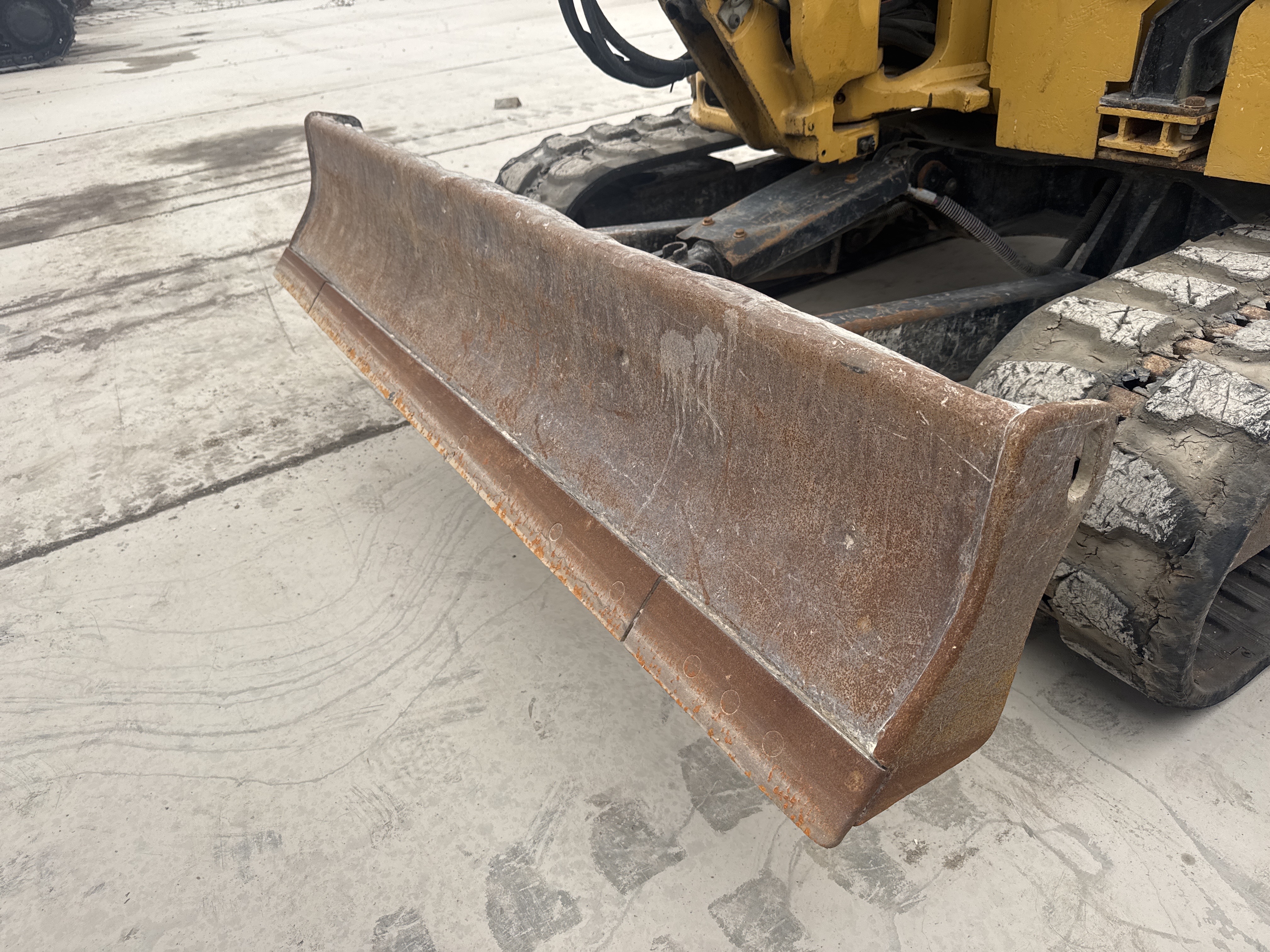 MNX-020-Cat-305E2-Mini-excavators-inspection-Chassis-Dozer-blade-1