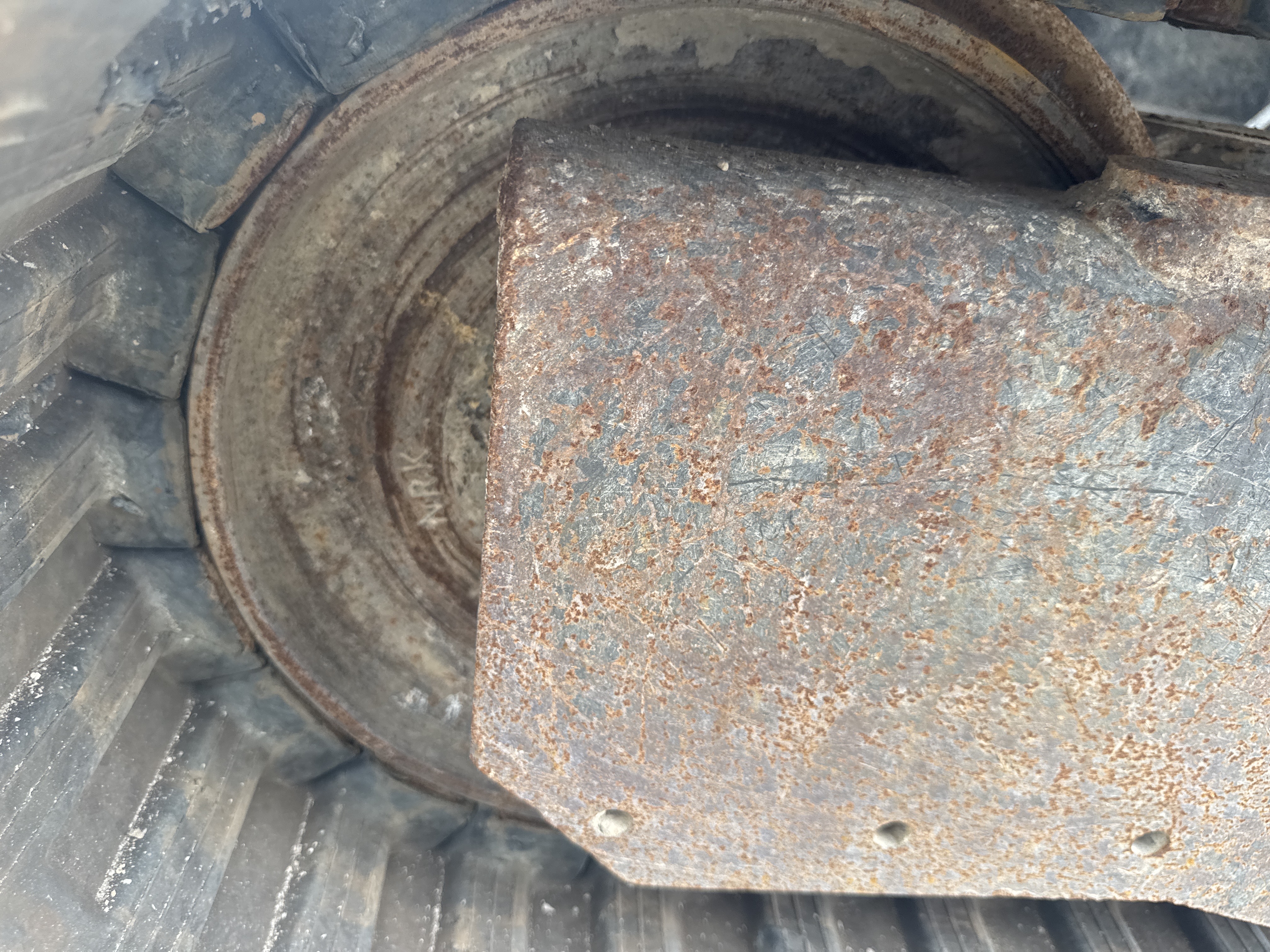 MNX-020-Cat-305E2-Mini-excavators-inspection-Undercarriage-left-idler-1