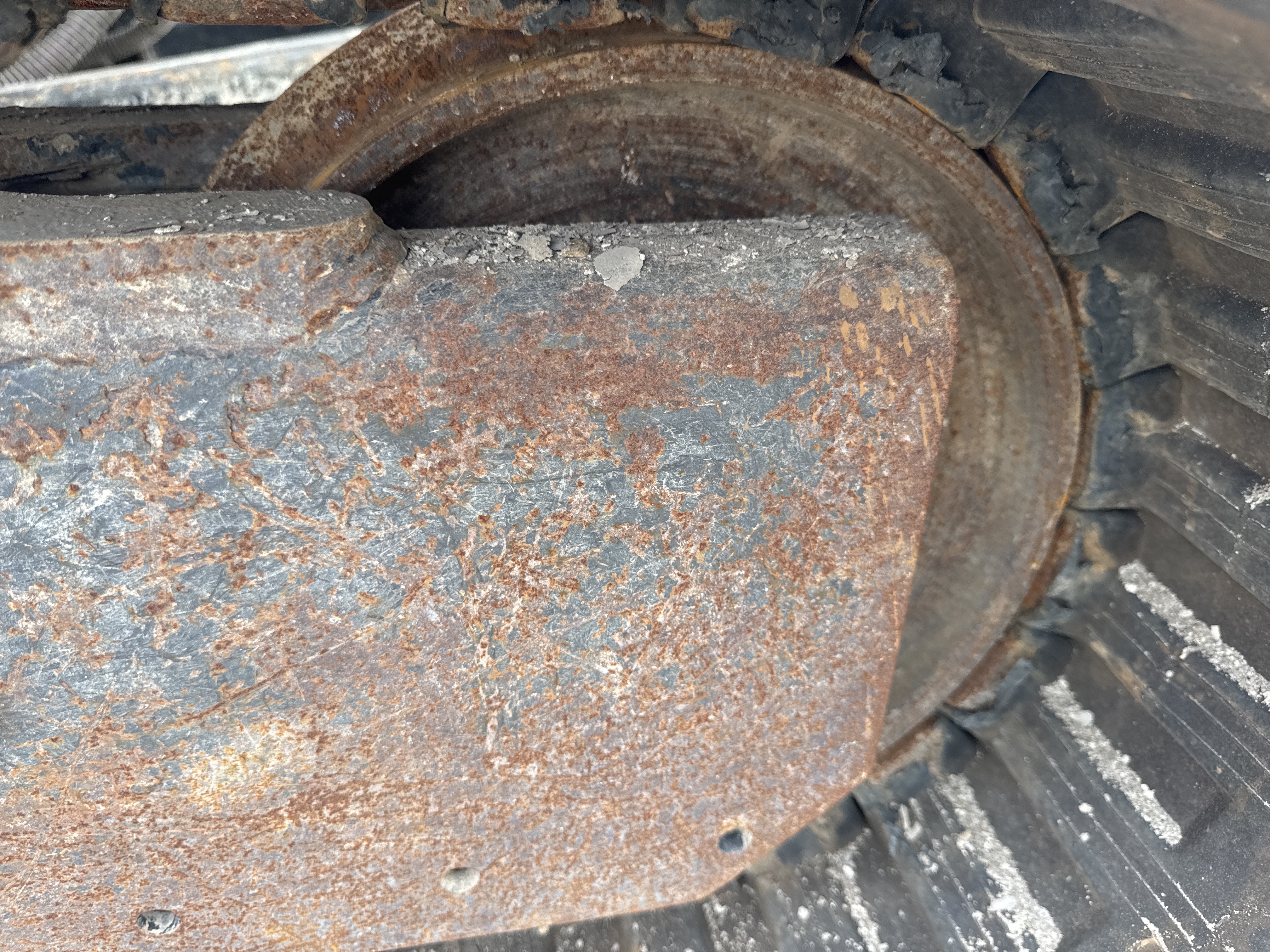 MNX-020-Cat-305E2-Mini-excavators-inspection-Undercarriage-Right-idler-1